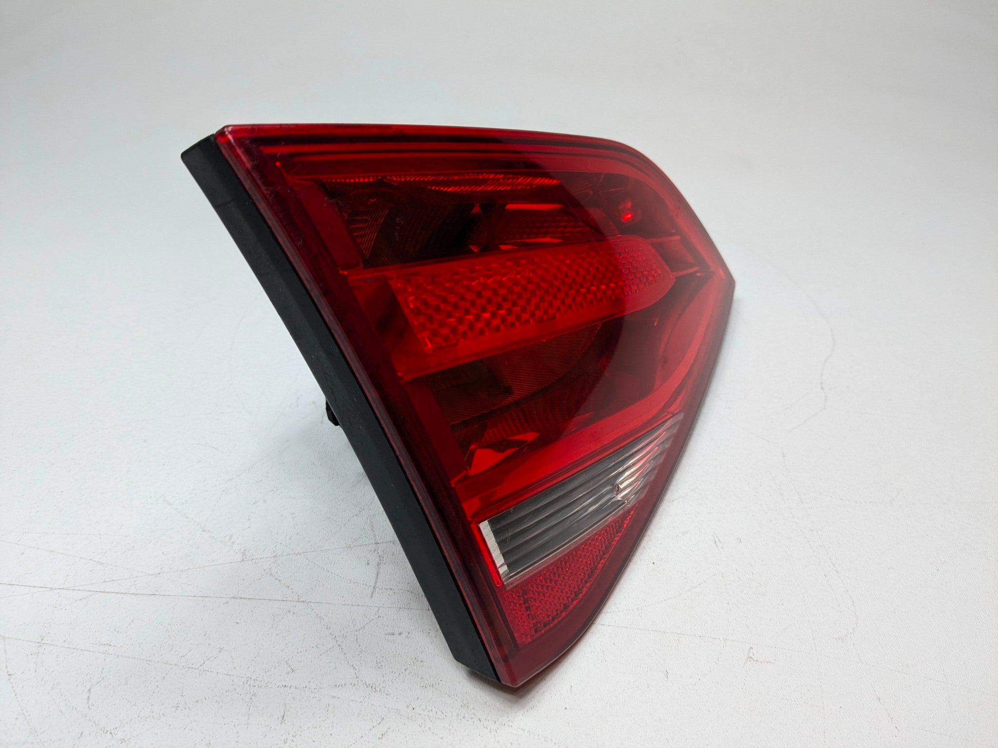 2008 - 2011 OEM AUDI A4 REAR LEFT TAIL LIGHT BRAKE LAMP LID ASSEMBLY