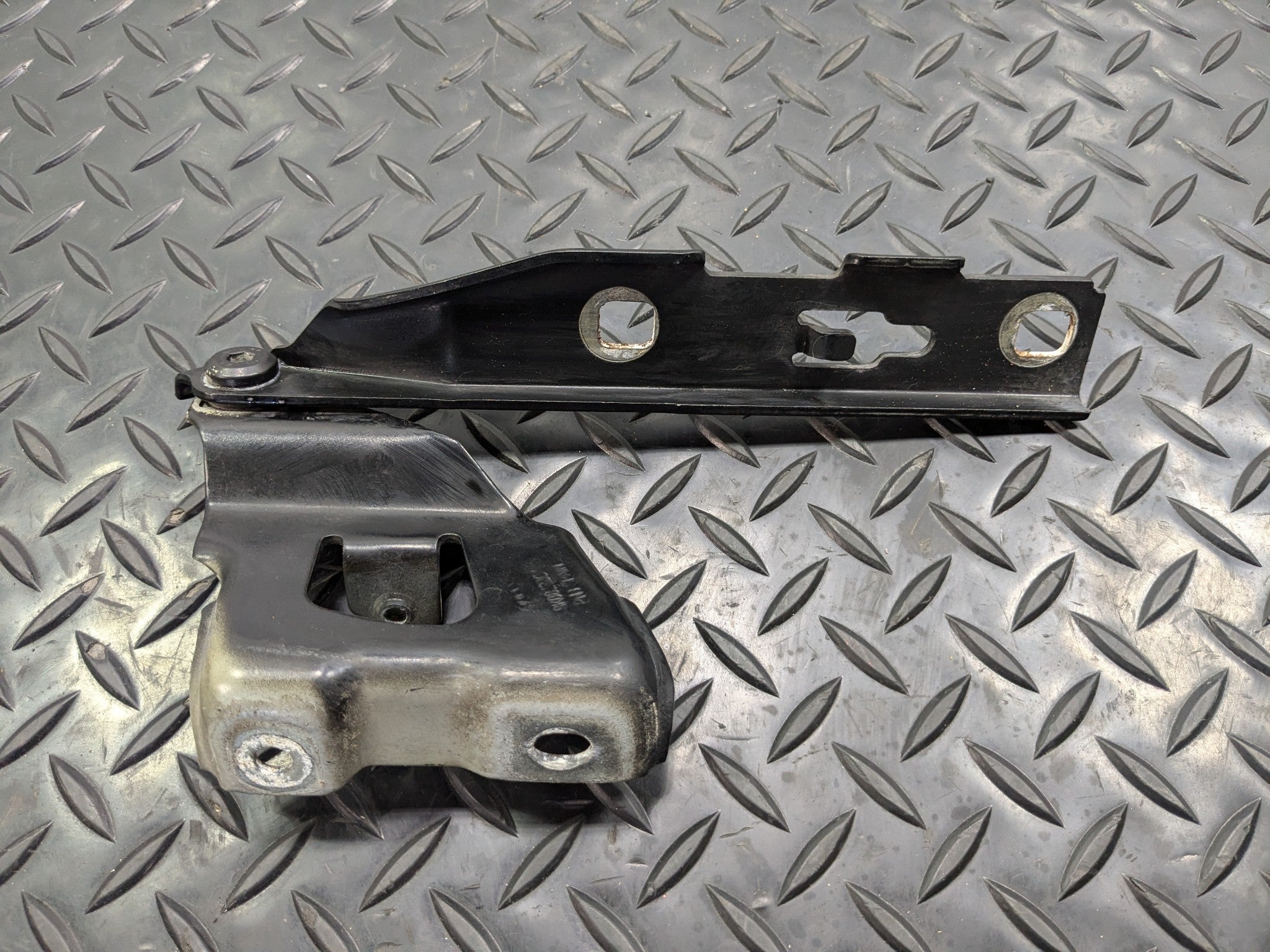 2008 - 2011 OEM AUDI A4 FRONT LEFT DRIVER SIDE HOOD HINGE