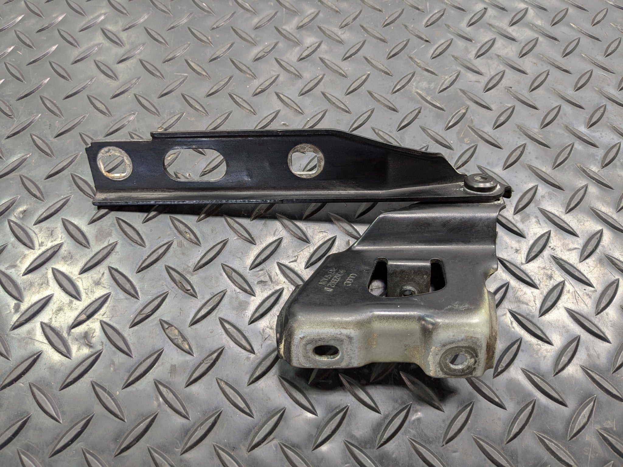 2008 - 2011 OEM AUDI A4 FRONT RIGHT PASSENGER HOOD HINGE