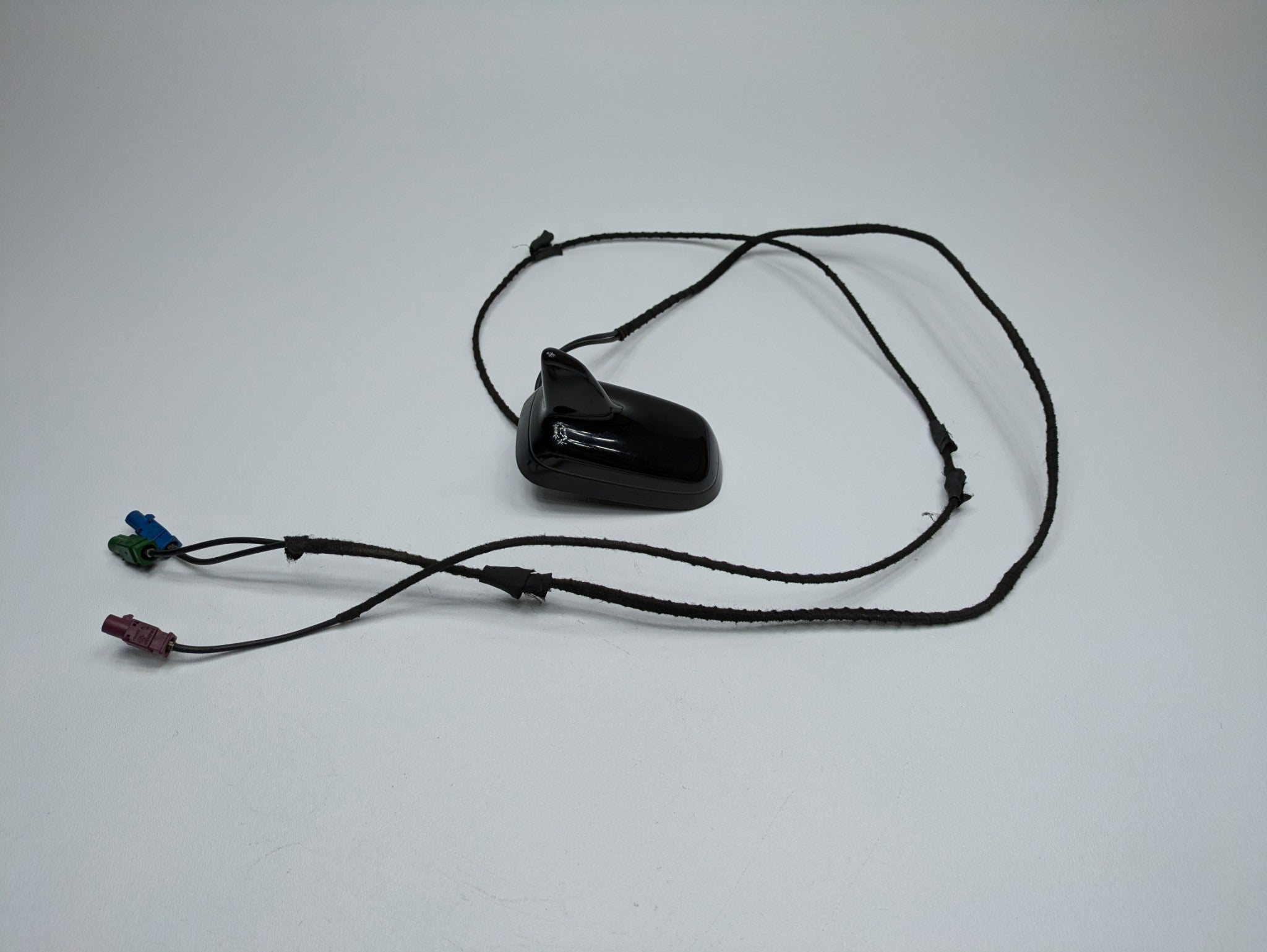 2008 - 2011 OEM AUDI A4 SHARK FIN ROOF MOUNTED ANTENNA BLACK