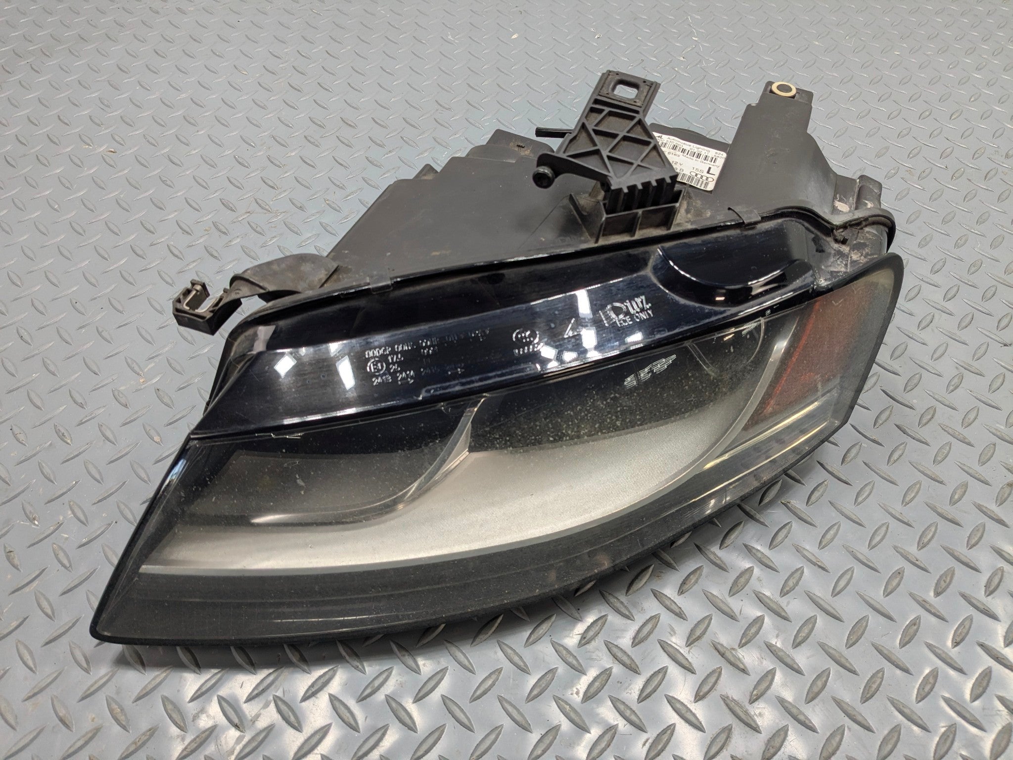 2008 - 2011 OEM AUDI A4 FRONT LEFT DRIVER SIDE HEADLAMP ASSEMBLY