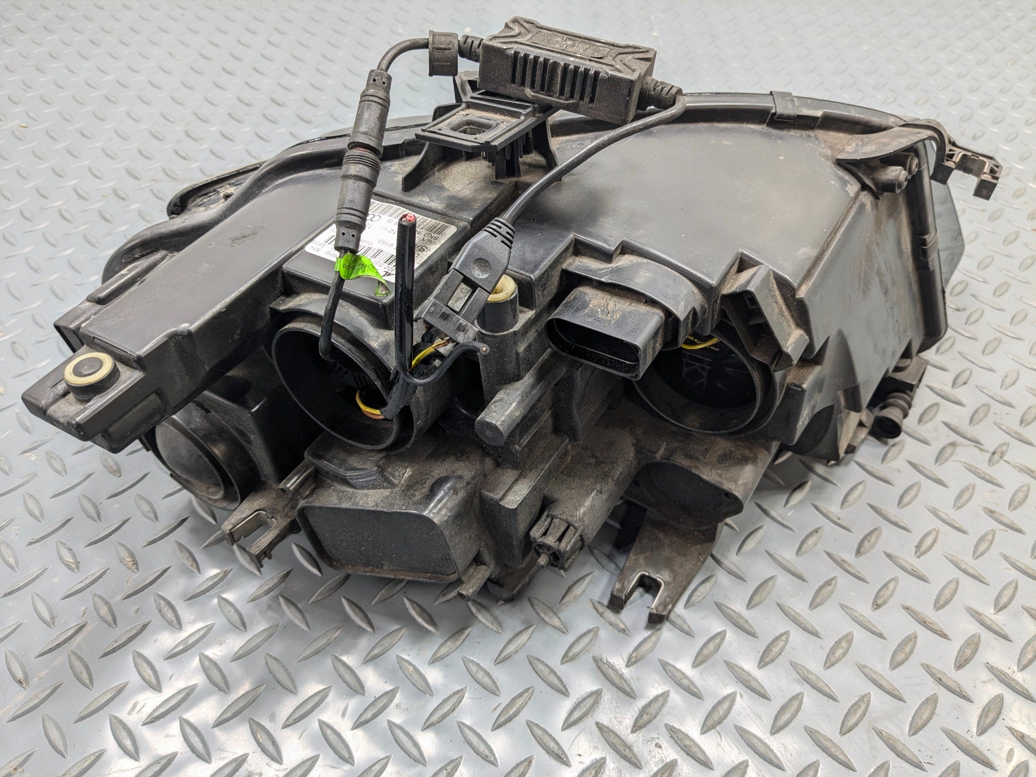 2008 - 2011 OEM AUDI A4 FRONT LEFT DRIVER SIDE HEADLAMP ASSEMBLY