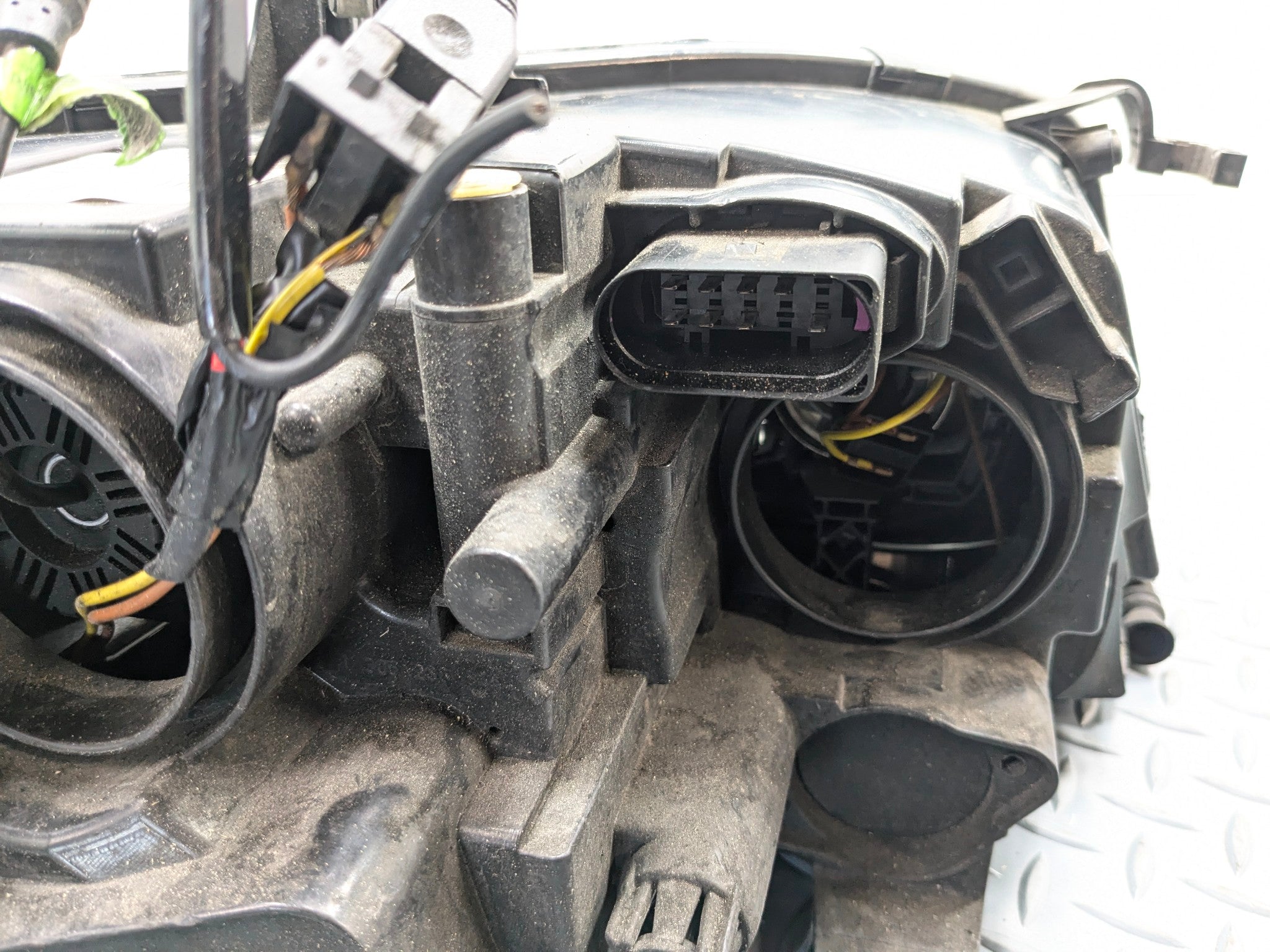 2008 - 2011 OEM AUDI A4 FRONT LEFT DRIVER SIDE HEADLAMP ASSEMBLY
