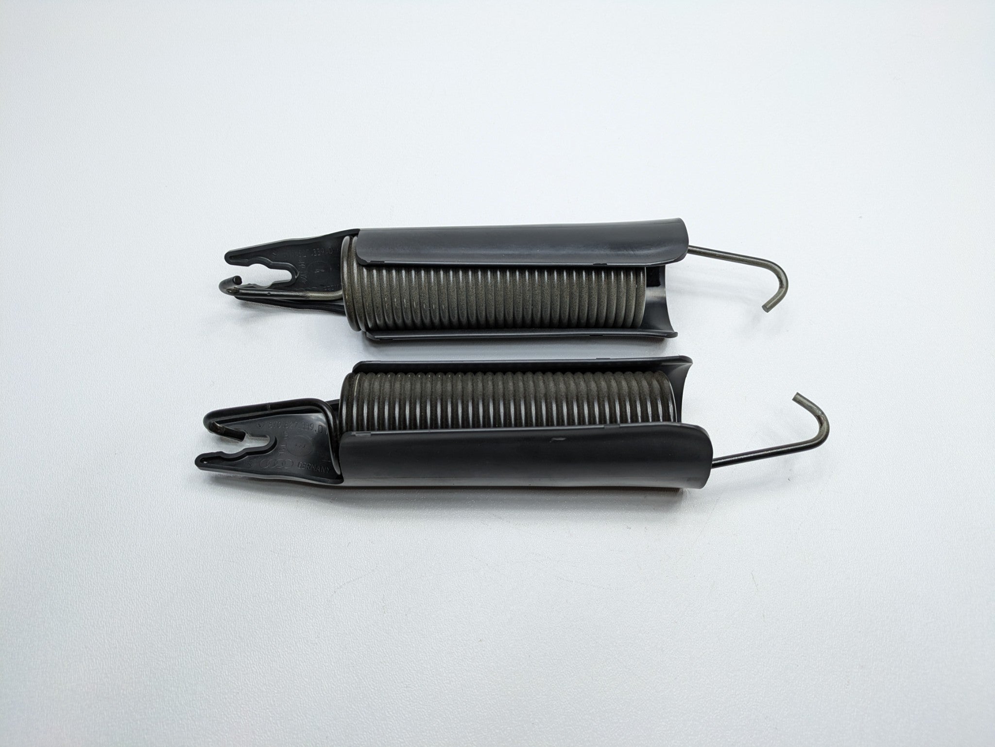 2008 - 2011 OEM AUDI A4 REAR SIDE TAILGATE TRUNK LID SPRING WITH COVER