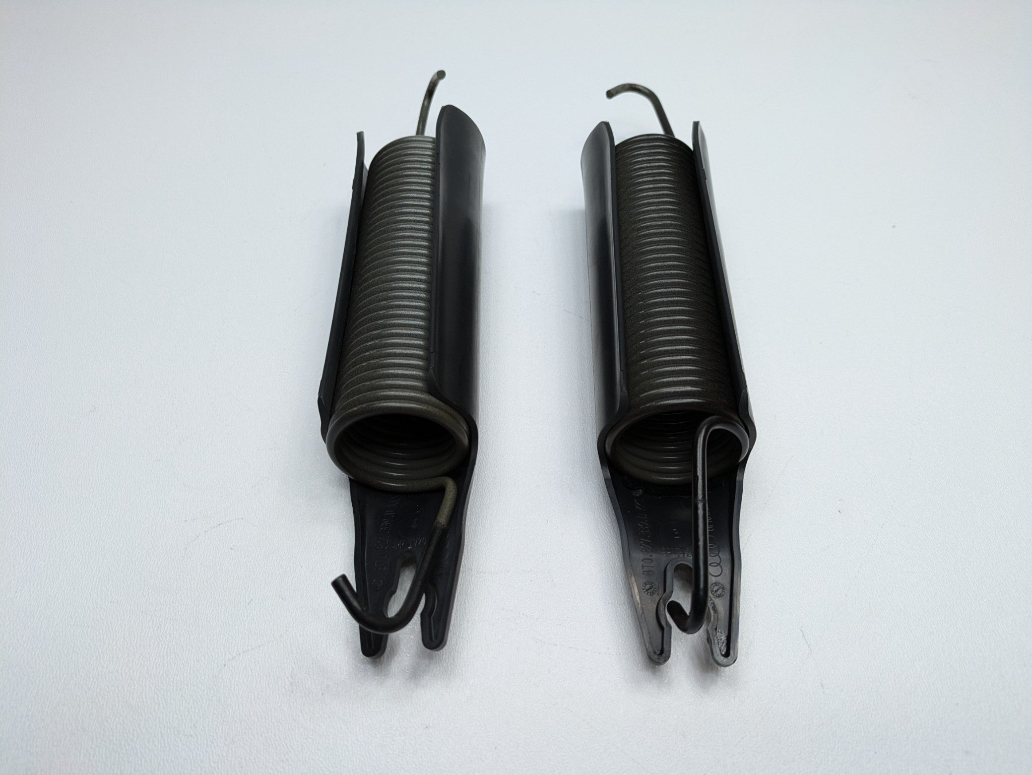 2008 - 2011 OEM AUDI A4 REAR SIDE TAILGATE TRUNK LID SPRING WITH COVER