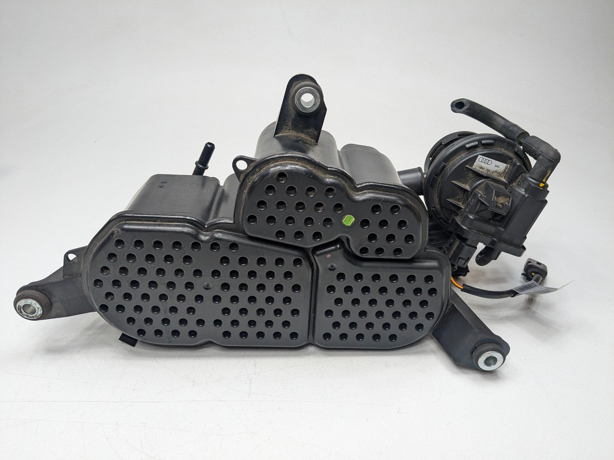 2008 - 2011 OEM AUDI A4 FUEL VAPOR EVAPORATOR CANISTER