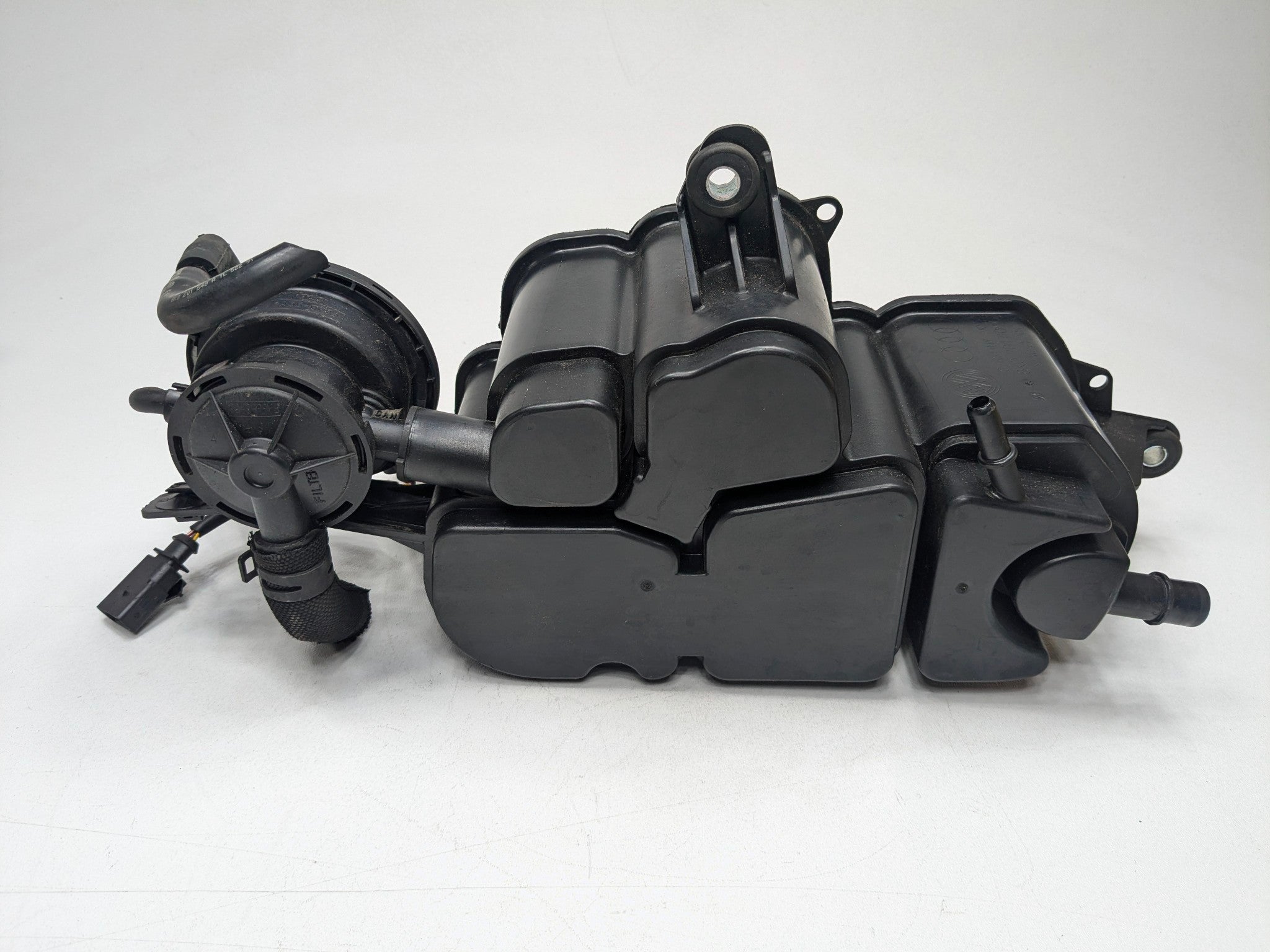 2008 - 2011 OEM AUDI A4 FUEL VAPOR EVAPORATOR CANISTER