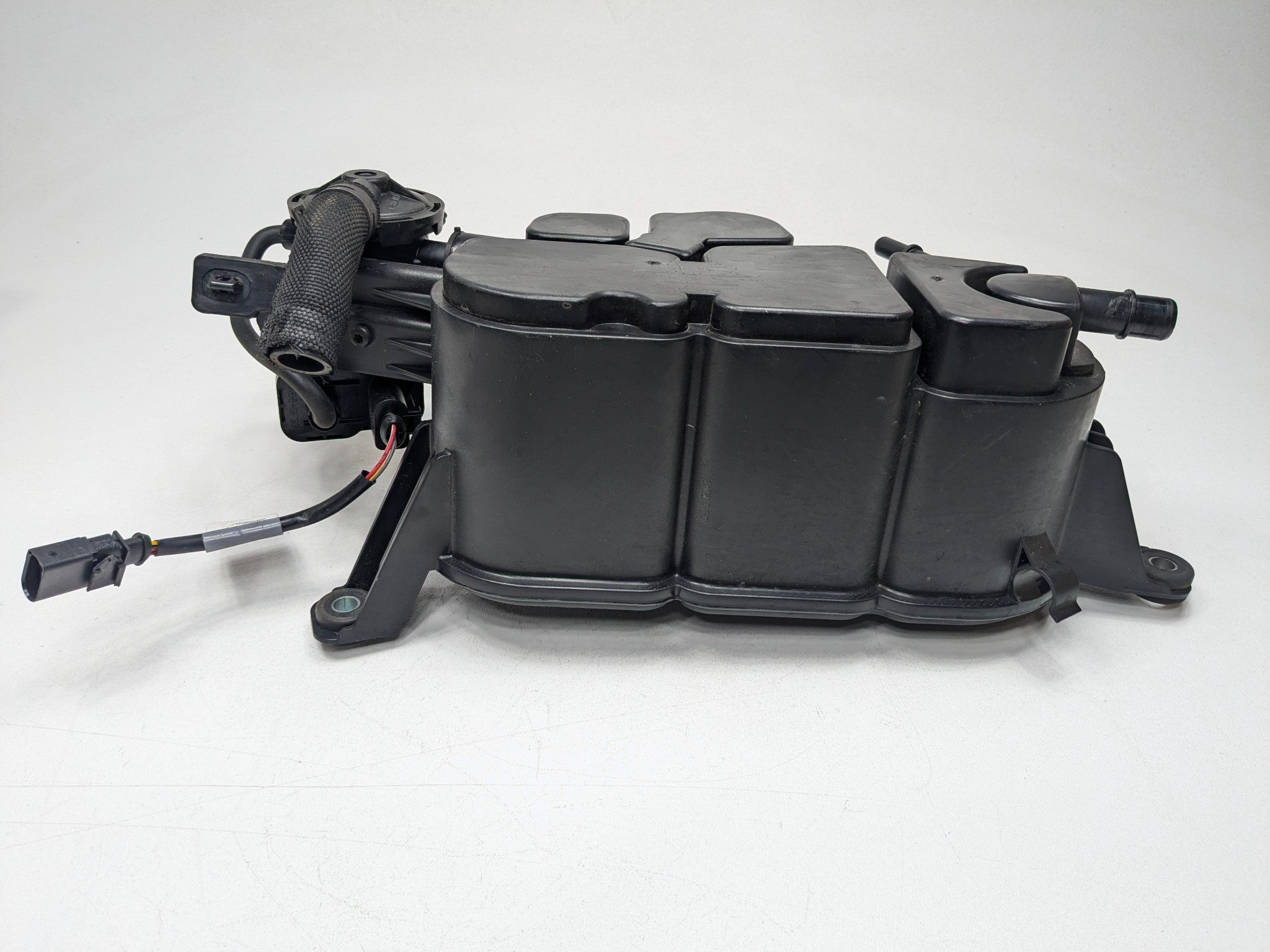 2008 - 2011 OEM AUDI A4 FUEL VAPOR EVAPORATOR CANISTER