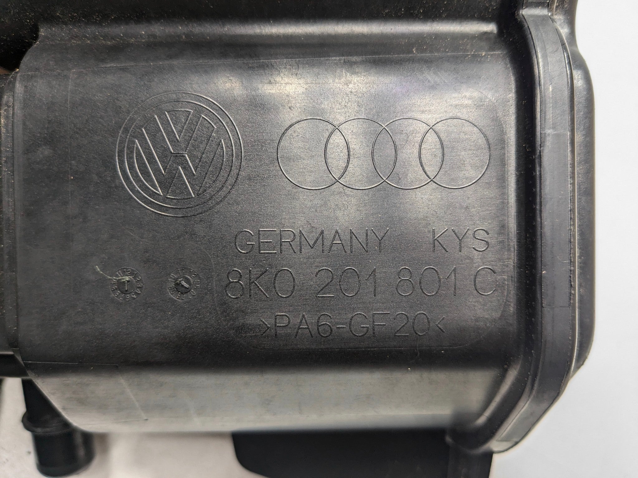2008 - 2011 OEM AUDI A4 FUEL VAPOR EVAPORATOR CANISTER