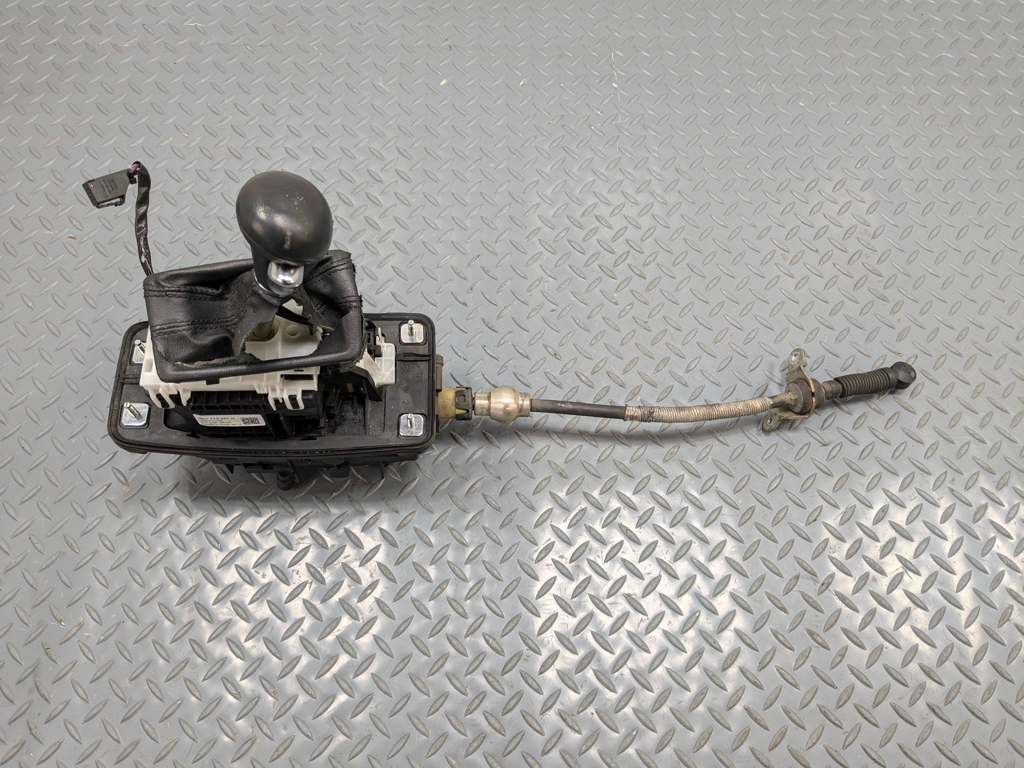 2008 - 2011 OEM AUDI A4 AUTOMATIC TRANSMISSION GEAR FLOOR SHIFTER SELECTOR