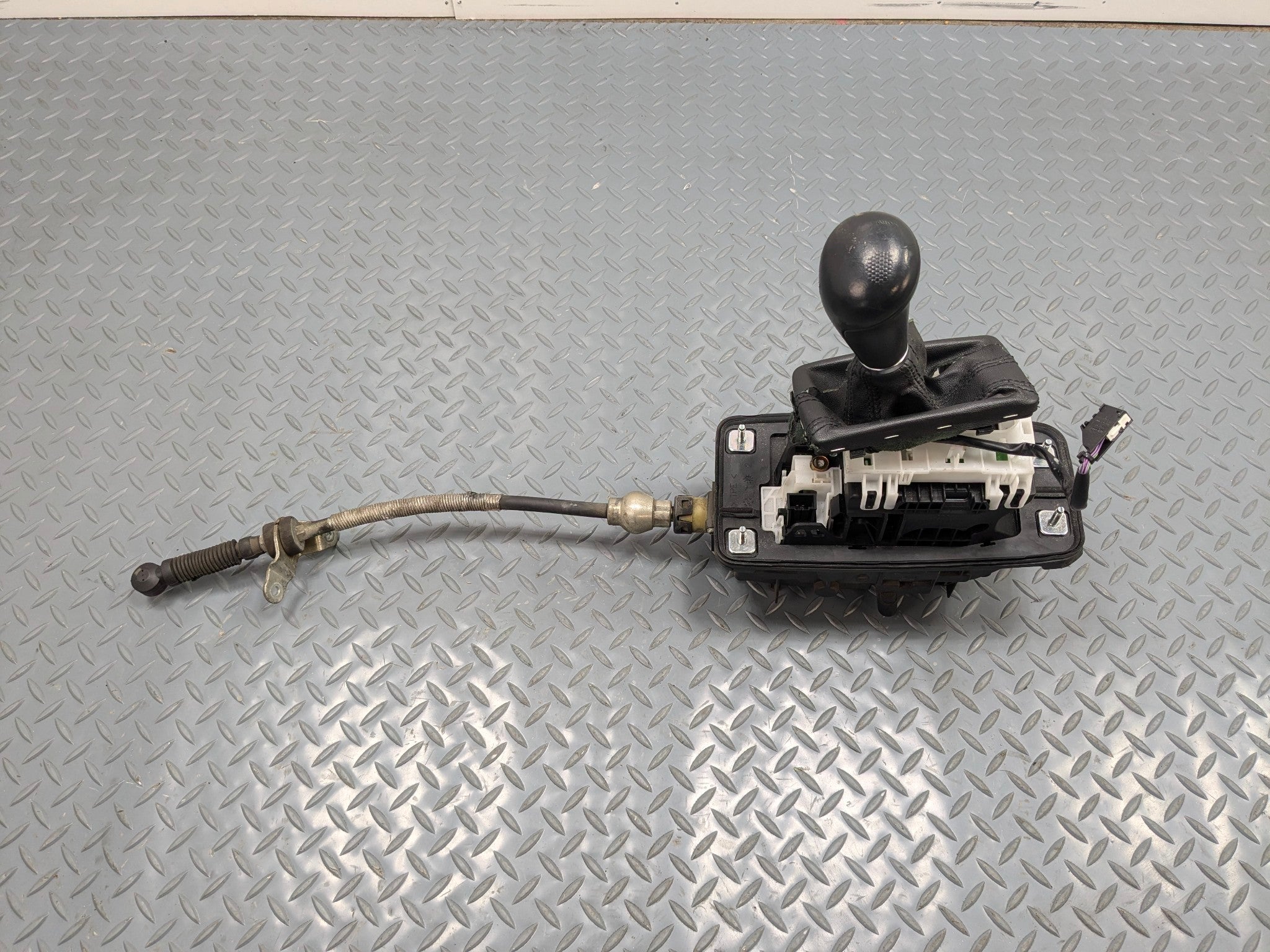 2008 - 2011 OEM AUDI A4 AUTOMATIC TRANSMISSION GEAR FLOOR SHIFTER SELECTOR