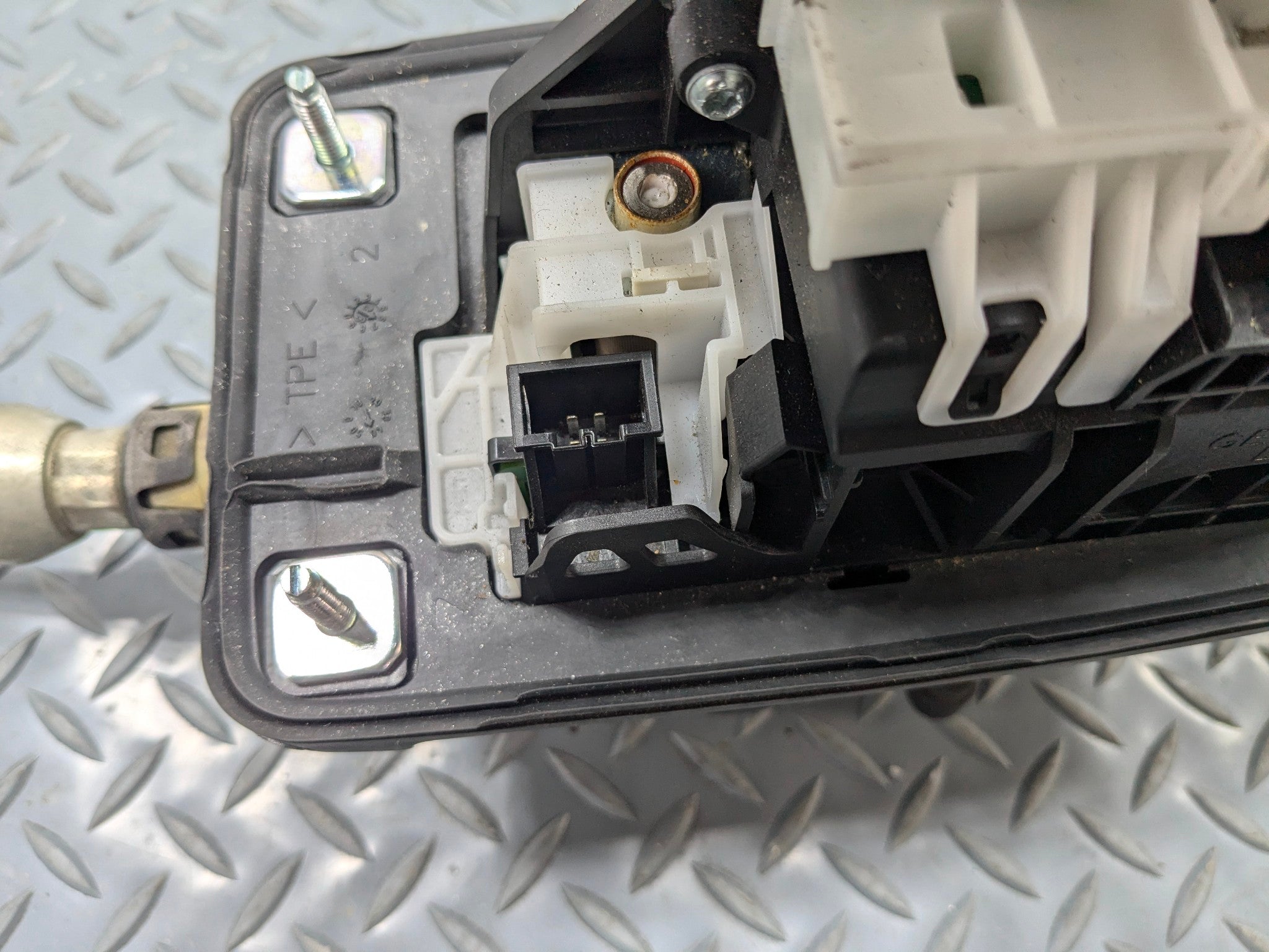 2008 - 2011 OEM AUDI A4 AUTOMATIC TRANSMISSION GEAR FLOOR SHIFTER SELECTOR