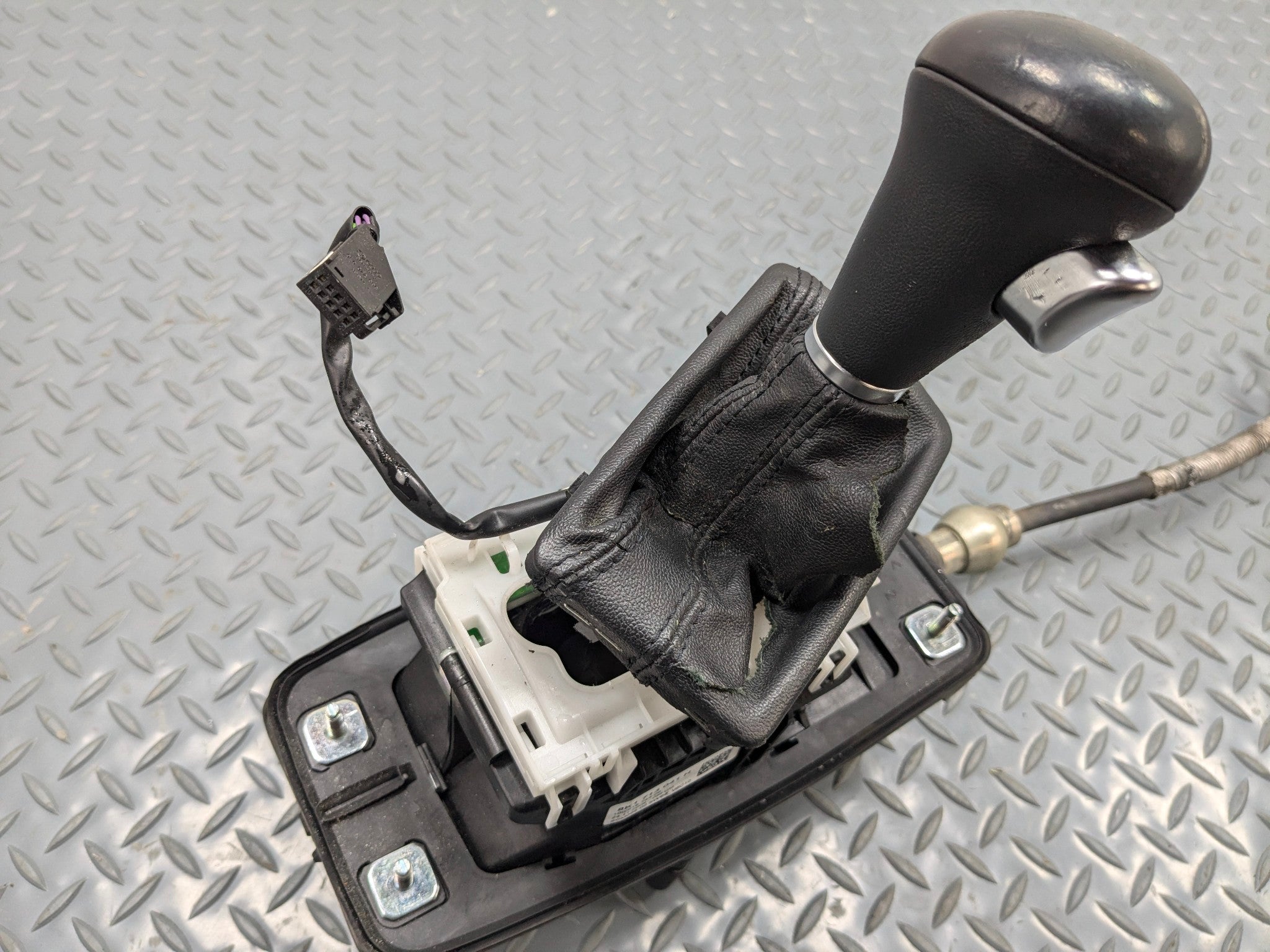 2008 - 2011 OEM AUDI A4 AUTOMATIC TRANSMISSION GEAR FLOOR SHIFTER SELECTOR