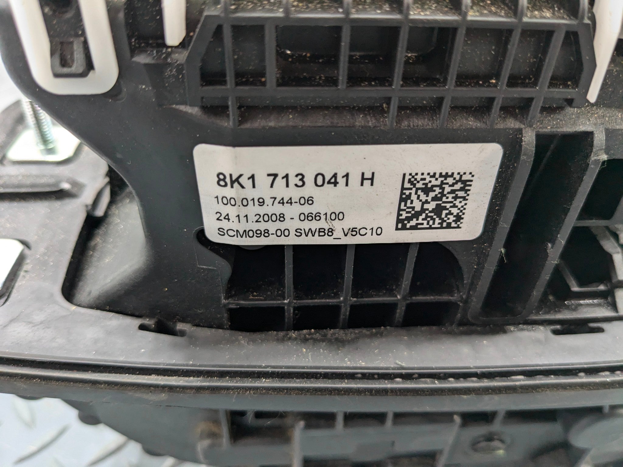 2008 - 2011 OEM AUDI A4 AUTOMATIC TRANSMISSION GEAR FLOOR SHIFTER SELECTOR