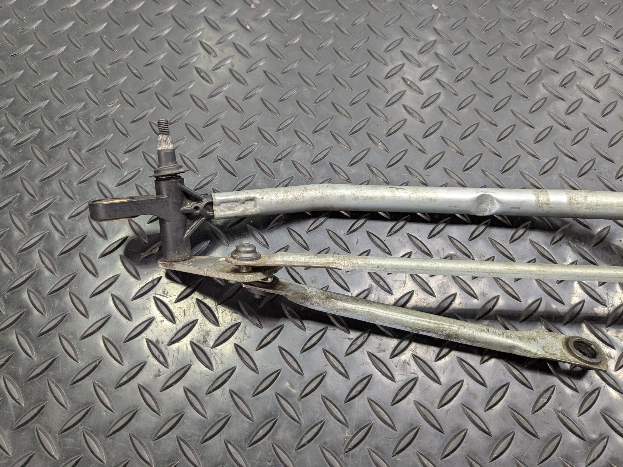 2008 - 2011 OEM AUDI A4 FRONT WINDSHIELD WIPER TRANSMISSION LINKAGE