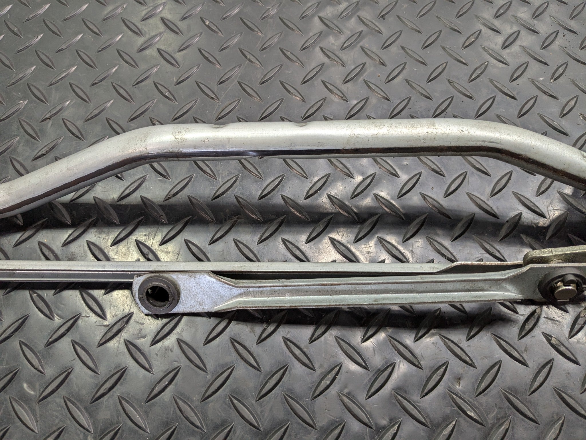 2008 - 2011 OEM AUDI A4 FRONT WINDSHIELD WIPER TRANSMISSION LINKAGE