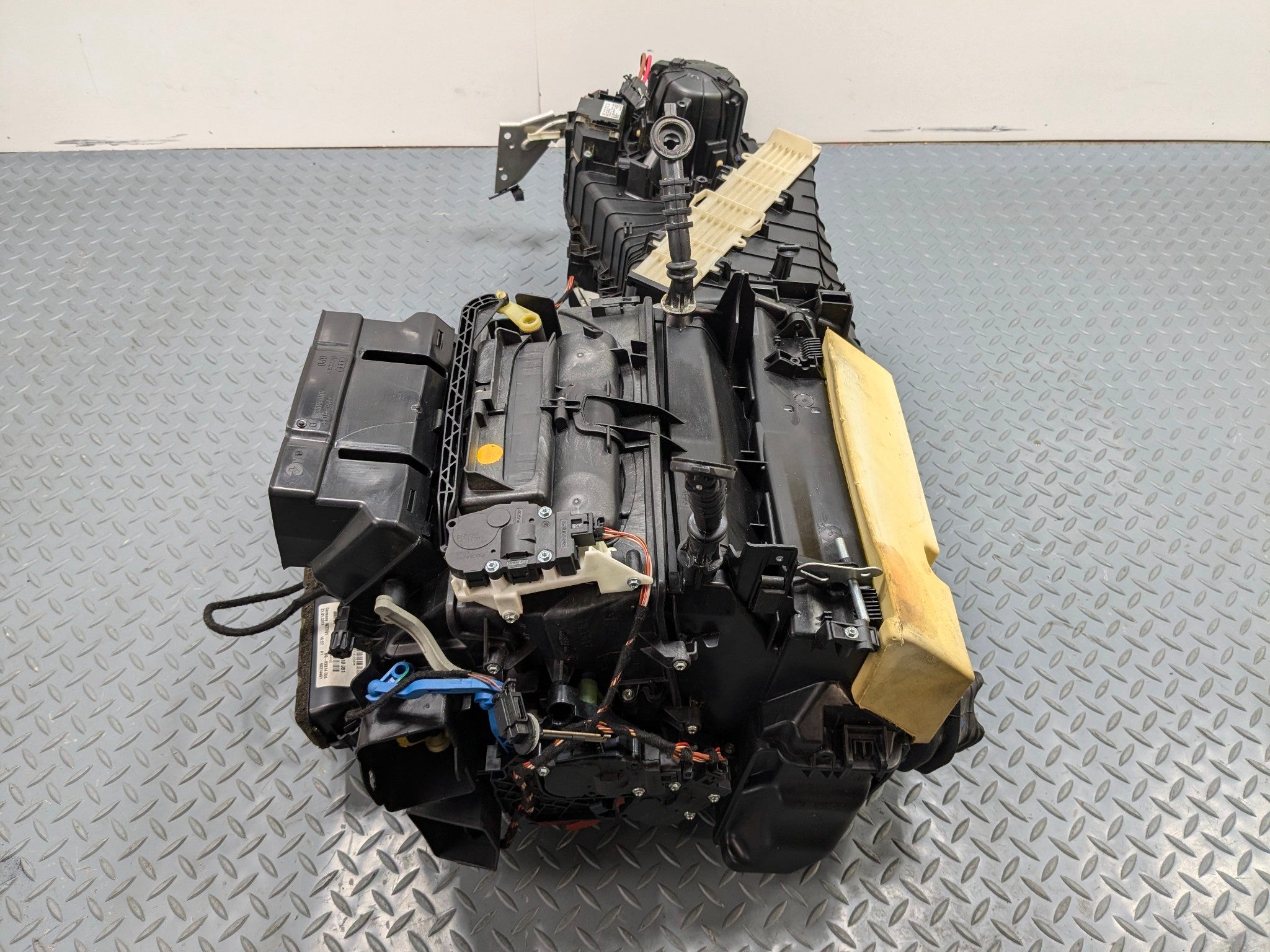 2008 - 2011 OEM AUDI A4 HVAC EVAPORATOR HEATER CORE HOUSING BOX ASSEMBLY