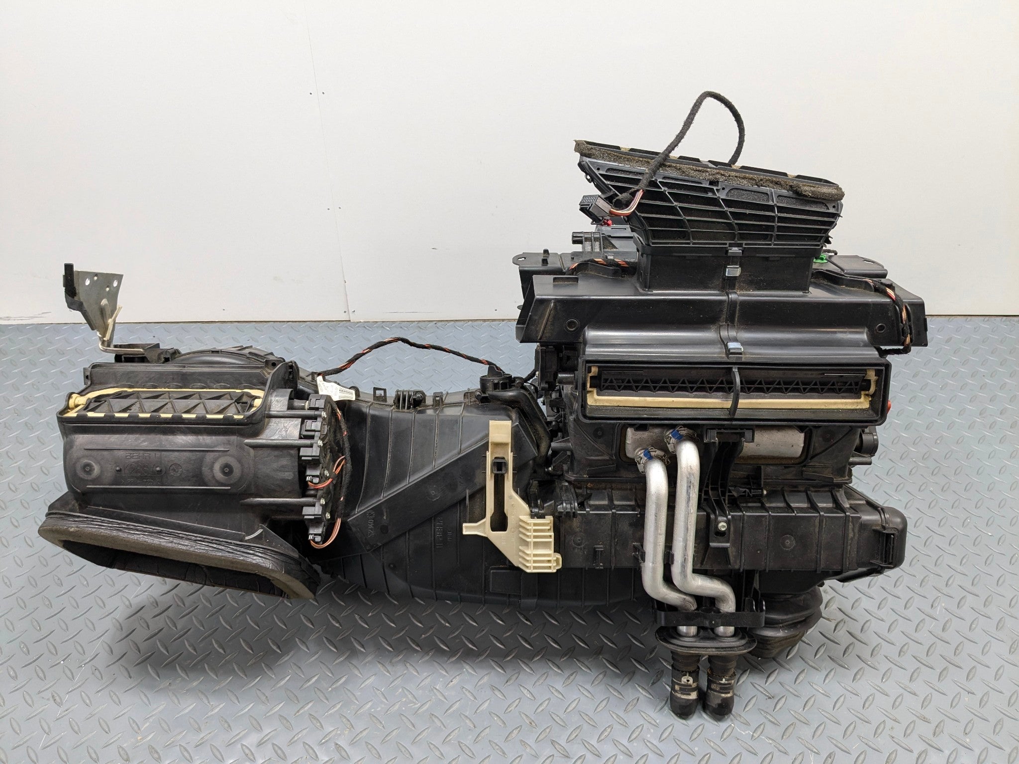 2008 - 2011 OEM AUDI A4 HVAC EVAPORATOR HEATER CORE HOUSING BOX ASSEMBLY