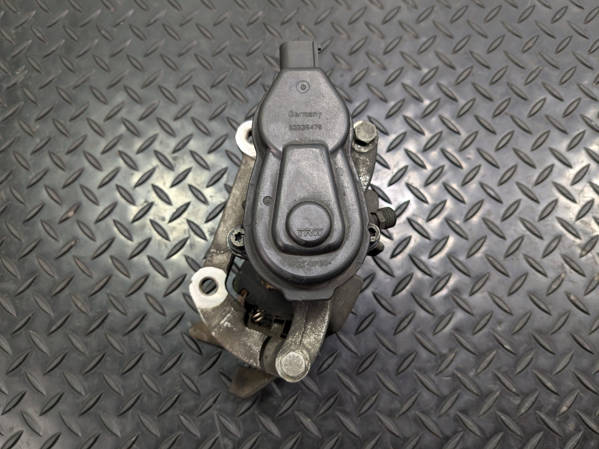2008 - 2011 OEM AUDI A4 REAR LEFT DRIVER SIDE BRAKE CALIPER