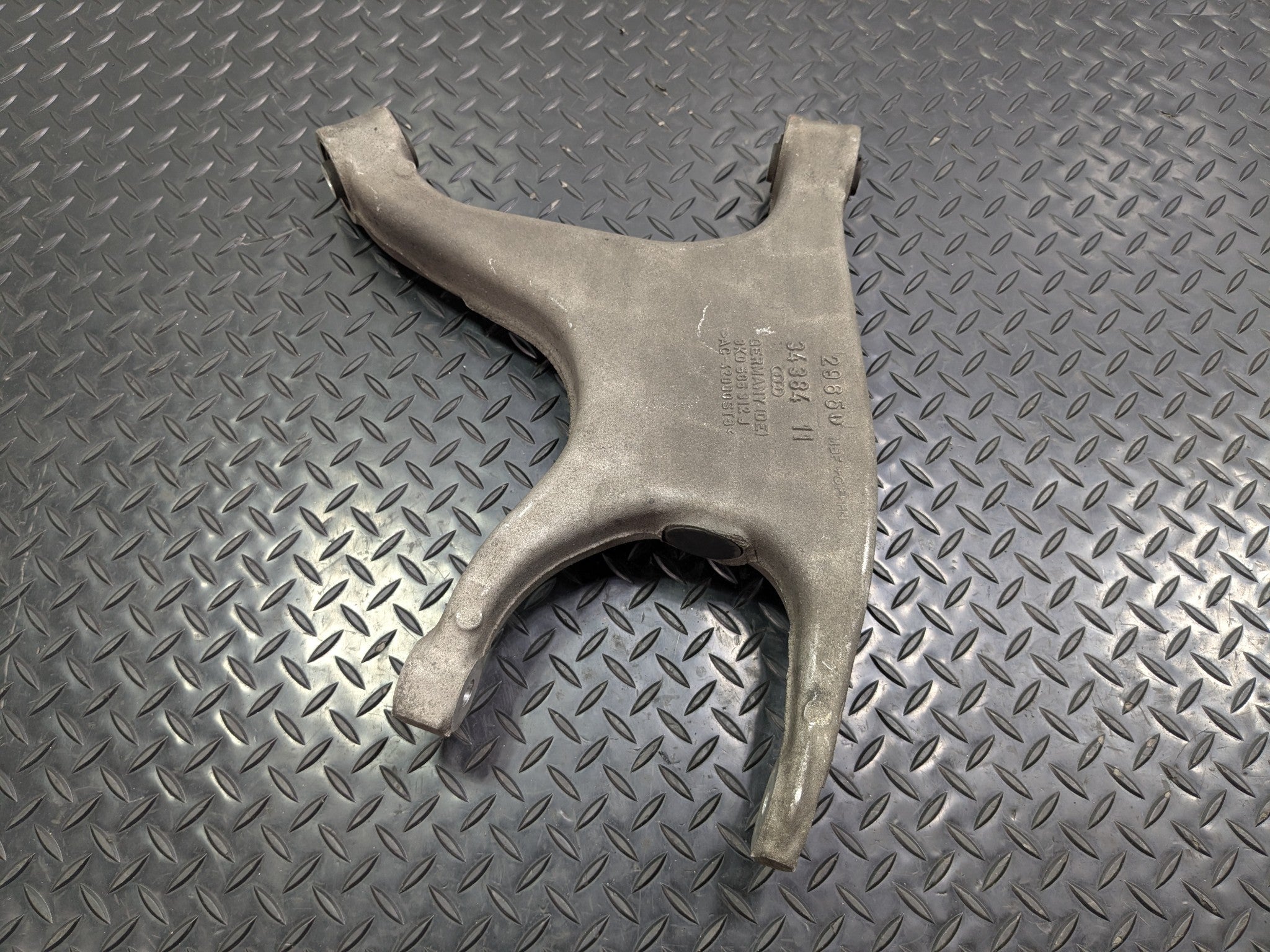2008 - 2011 OEM AUDI A4 REAR RIGHT SIDE REARWARD LOWER CONTROL ARM ASSEMBLY