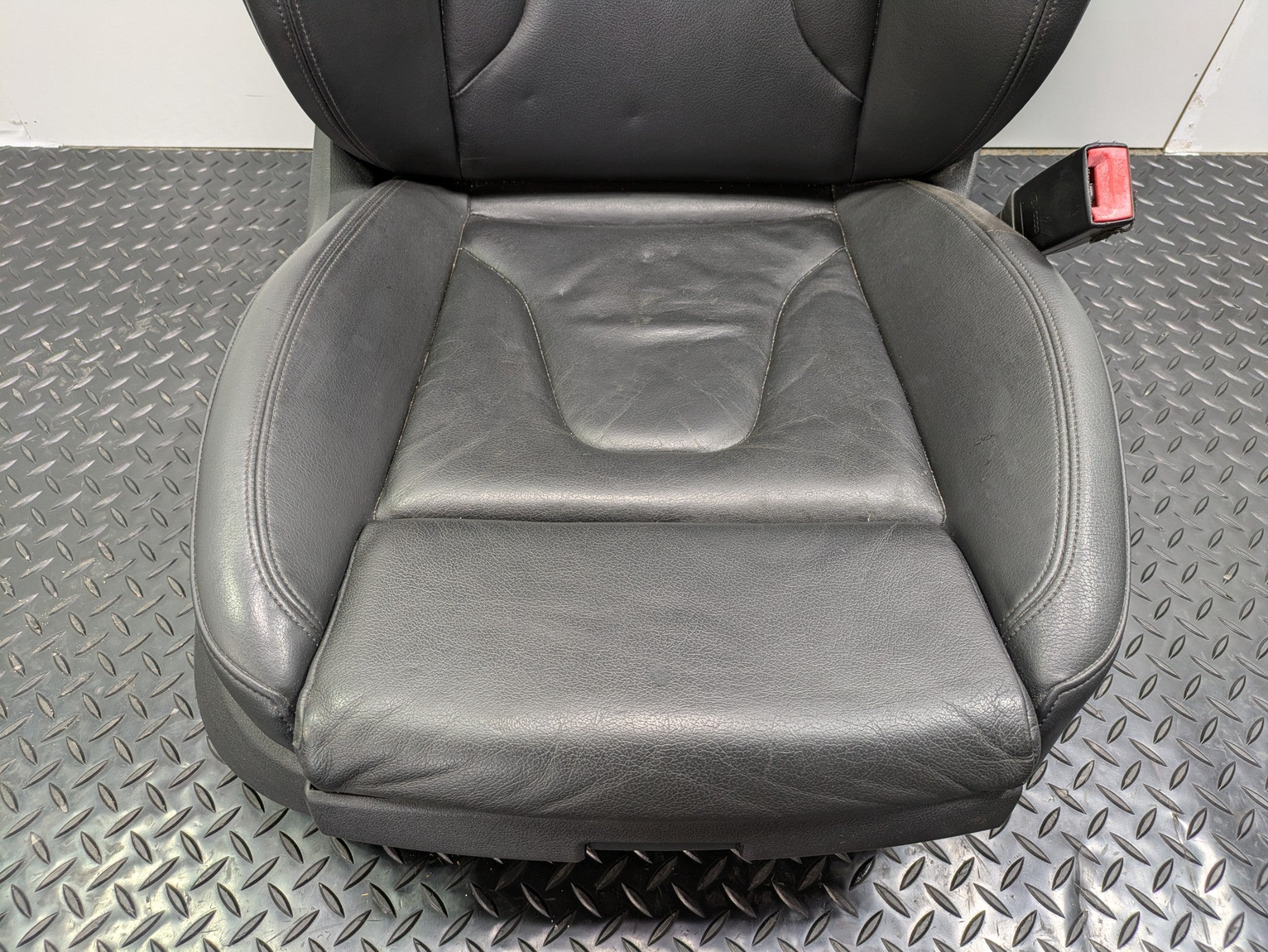 2008 - 2011 OEM AUDI A4 FRONT RIGHT PASSENGER SEAT WITH HEADREST BLACK LEATHER