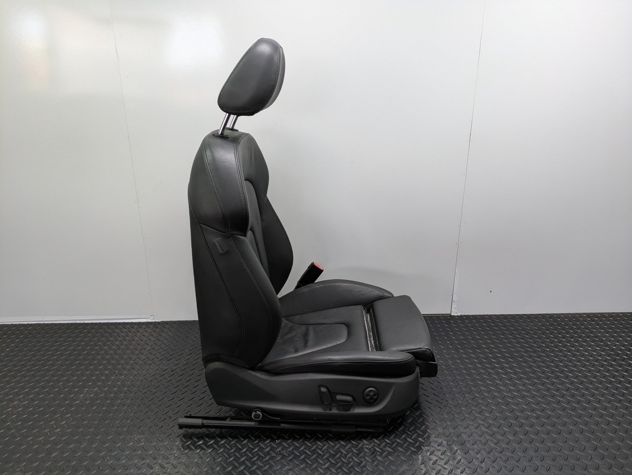 2008 - 2011 OEM AUDI A4 FRONT RIGHT PASSENGER SEAT WITH HEADREST BLACK LEATHER
