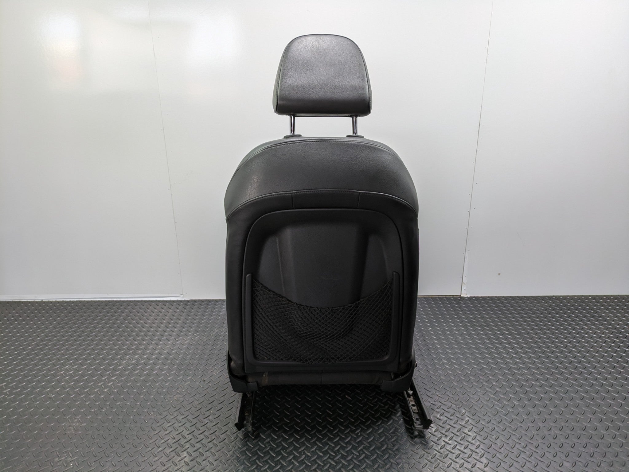 2008 - 2011 OEM AUDI A4 FRONT RIGHT PASSENGER SEAT WITH HEADREST BLACK LEATHER