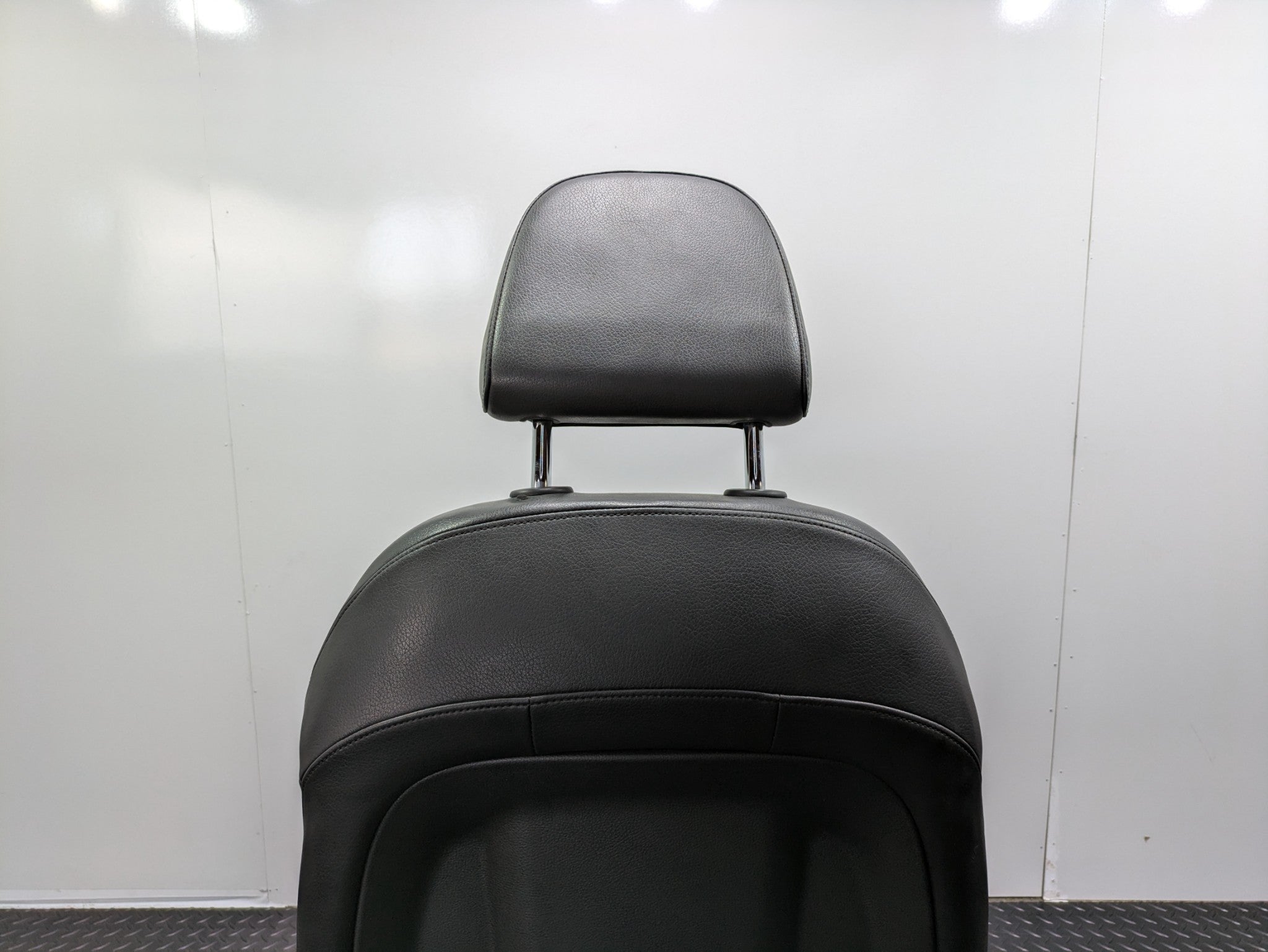 2008 - 2011 OEM AUDI A4 FRONT RIGHT PASSENGER SEAT WITH HEADREST BLACK LEATHER