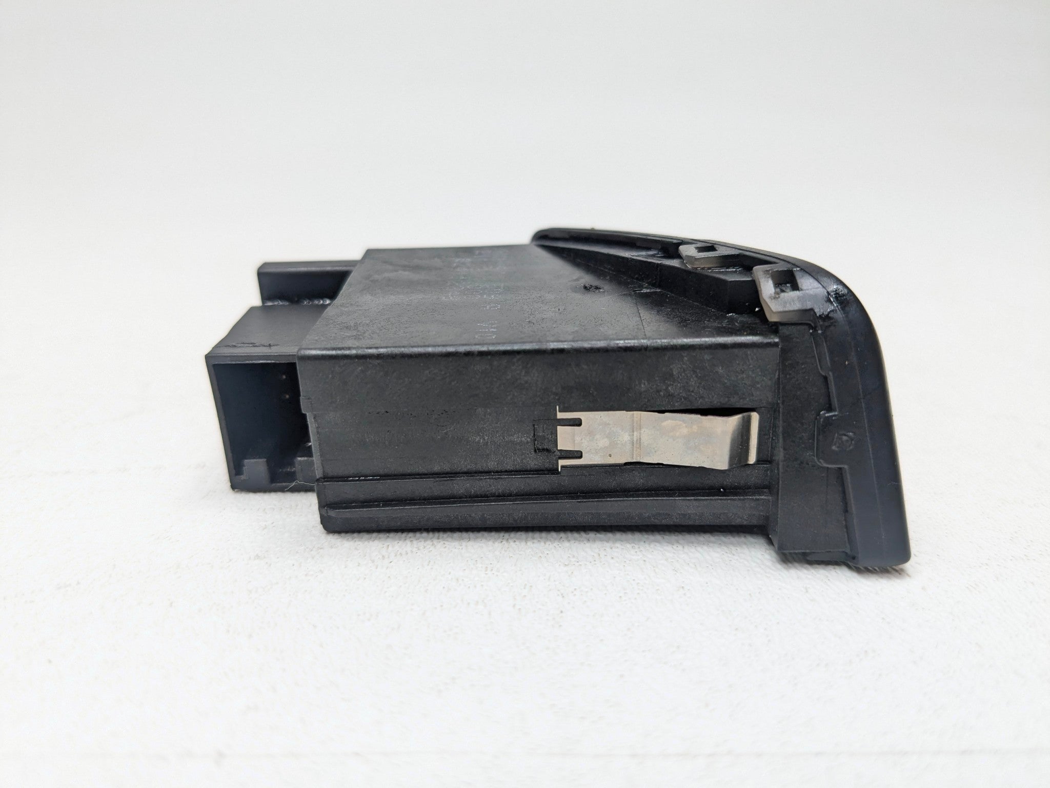 2008 - 2011 OEM AUDI A4 EMERGENCY HAZARD CONTROL SWITCH ASSEMBLY