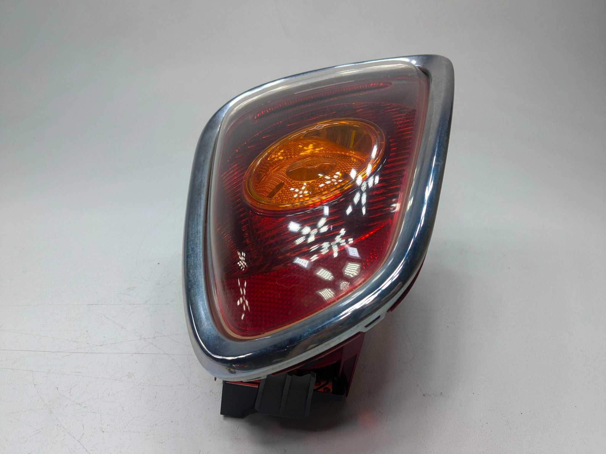 2006 - 2013 OEM MINI COOPER REAR RIGHT PASSENGER SIDE TAIL LIGHT ASSEMBLY