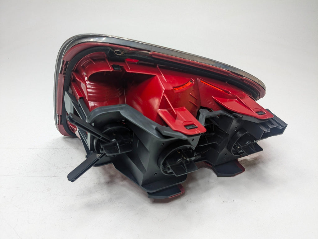 2006 - 2013 OEM MINI COOPER REAR RIGHT PASSENGER SIDE TAIL LIGHT ASSEMBLY
