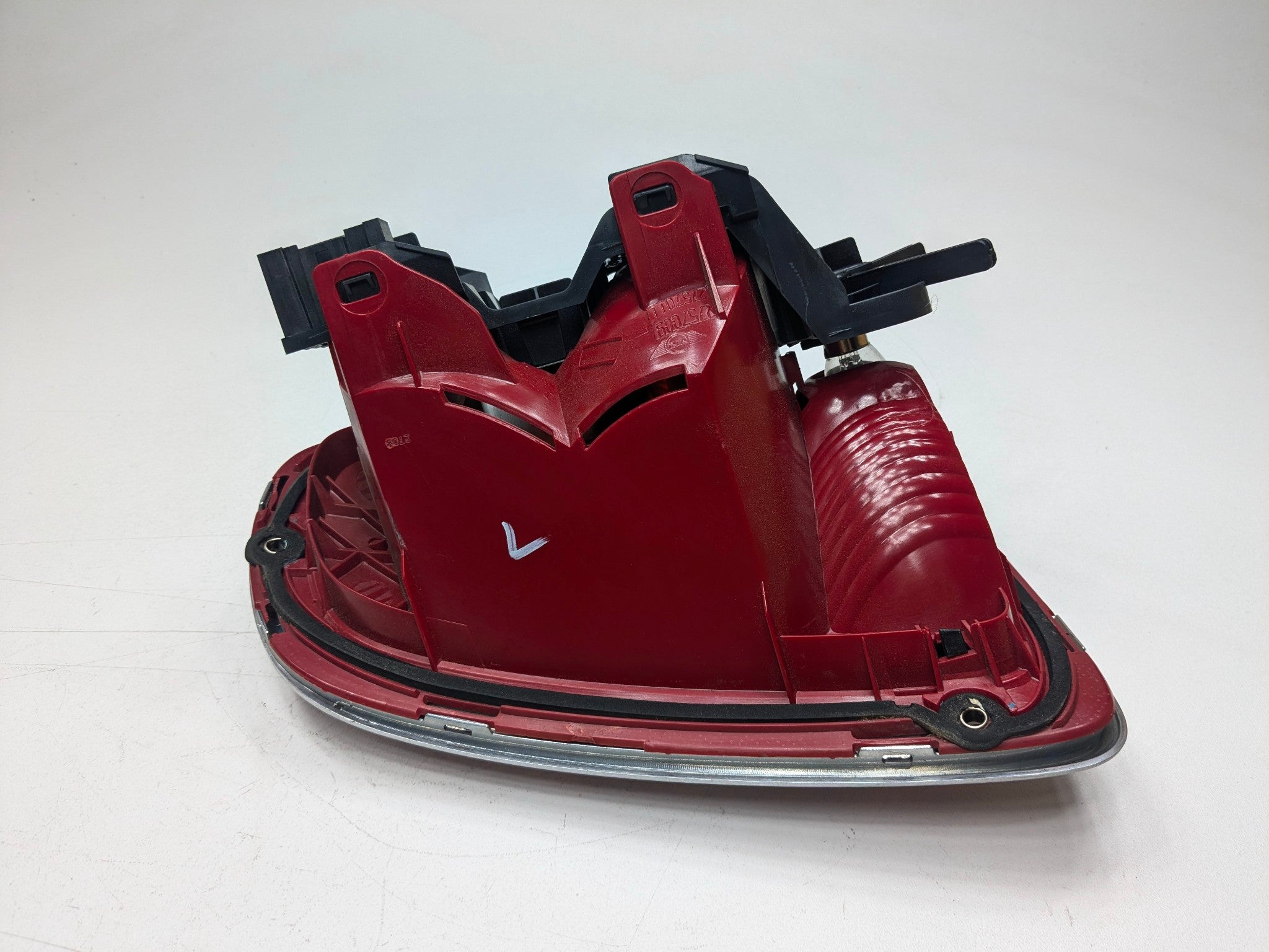 2006 - 2013 OEM MINI COOPER REAR LEFT DRIVER SIDE TAIL LIGHT ASSEMBLY