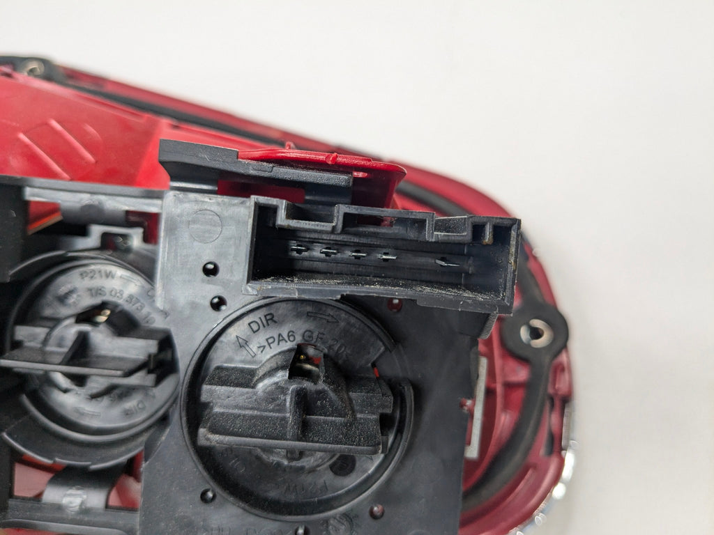 2006 - 2013 OEM MINI COOPER REAR LEFT DRIVER SIDE TAIL LIGHT ASSEMBLY