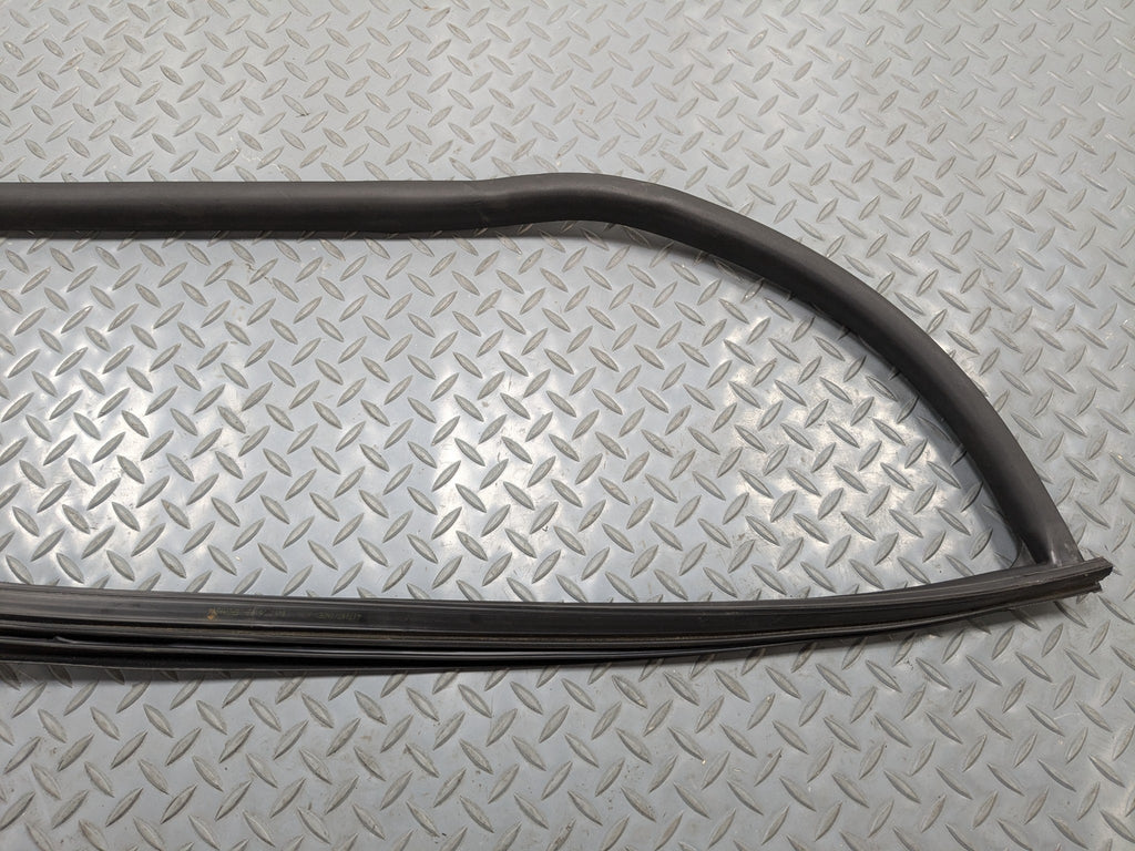 06 - 13 OEM MINI COOPER FRONT RIGHT PASSENGER SIDE DOOR SEAL WEATHERSTRIP RUBBER