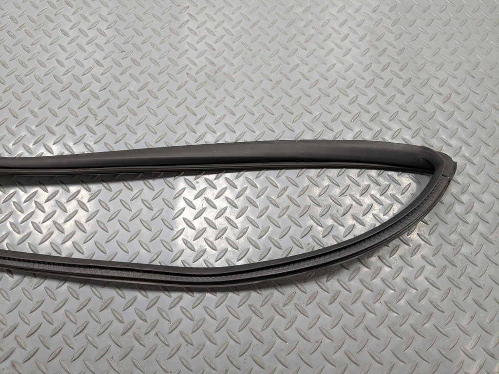 06 - 13 OEM MINI COOPER FRONT RIGHT PASSENGER SIDE DOOR SEAL WEATHERSTRIP RUBBER
