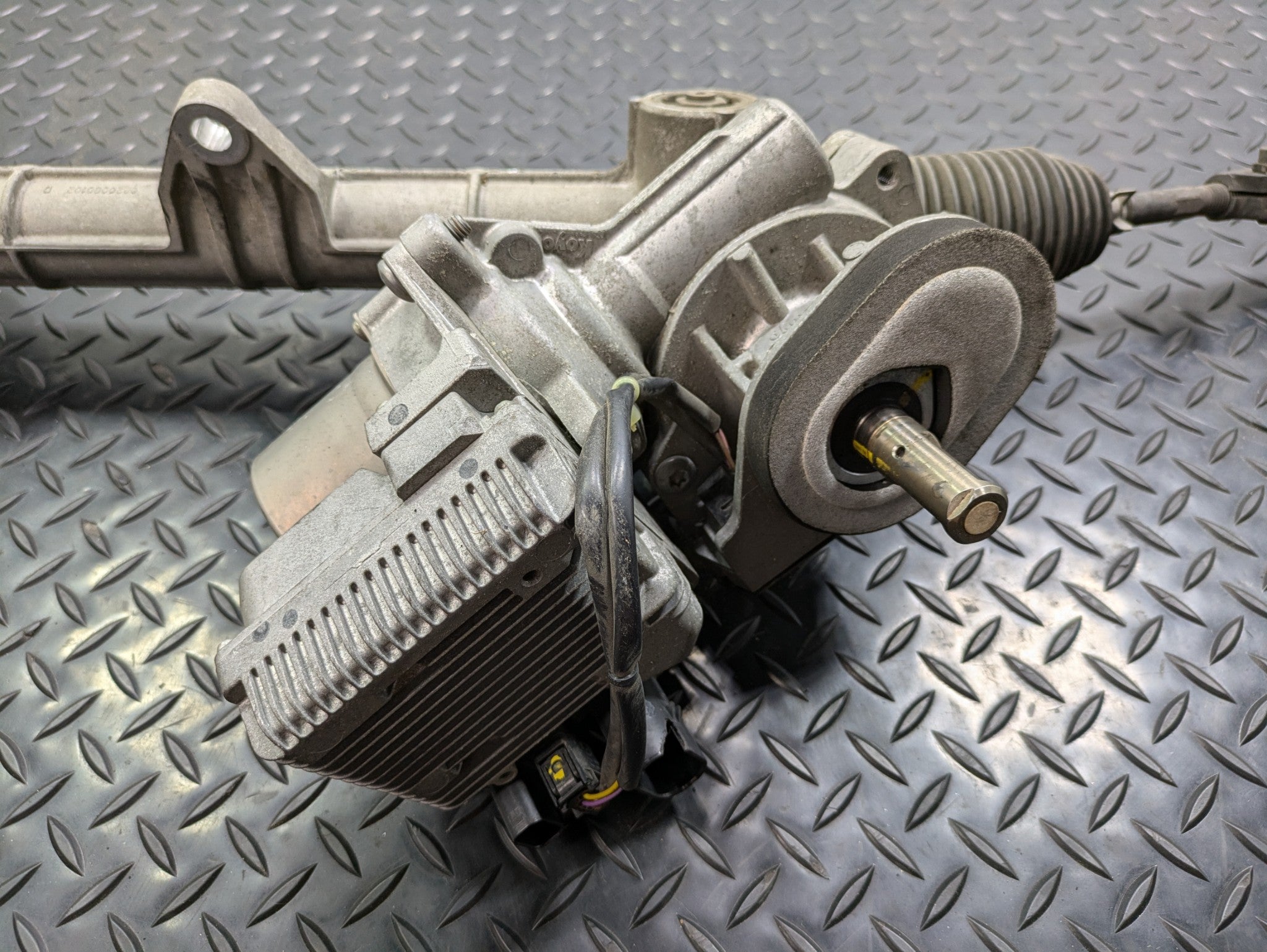 2006 - 2013 OEM MINI COOPER POWER STEERING GEAR RACK AND PINION ASSEMBLY