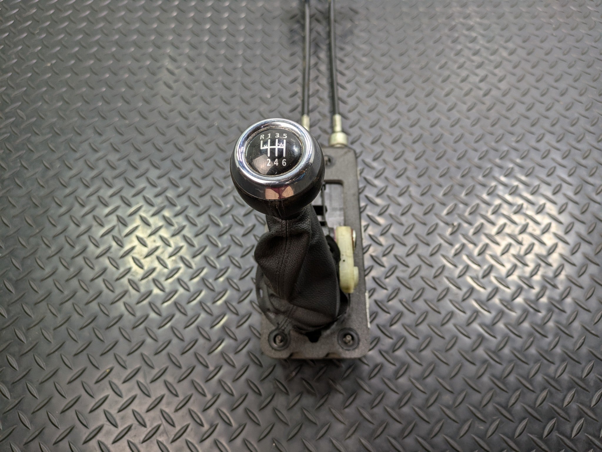 2006 - 2013 OEM MINI COOPER TRANSMISSION GEAR SELECTOR SHIFTER WITH CABLES