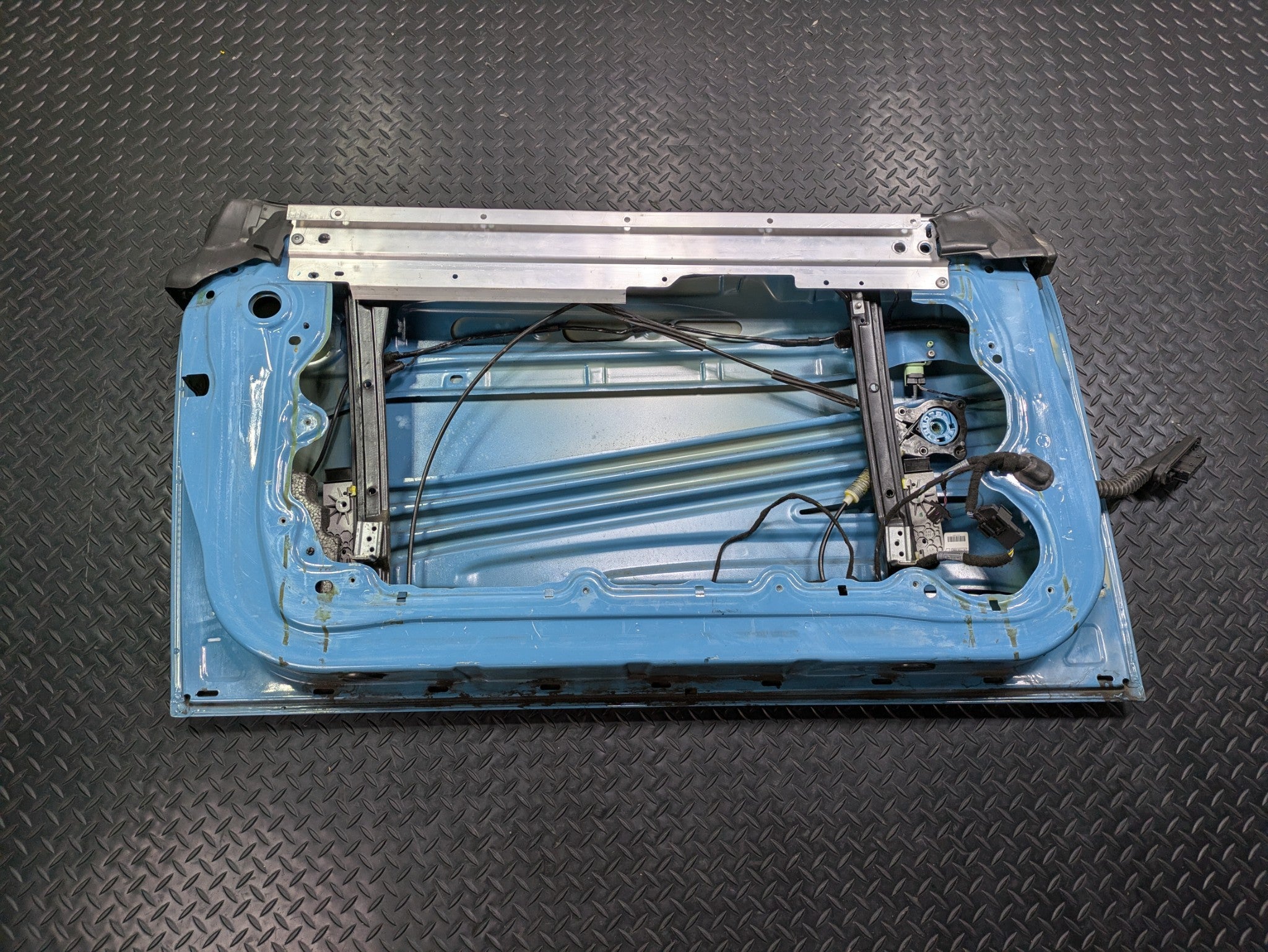 2006 - 2013 OEM MINI COOPER FRONT LEFT SIDE DOOR SHELL PANEL MODERATE BLUE