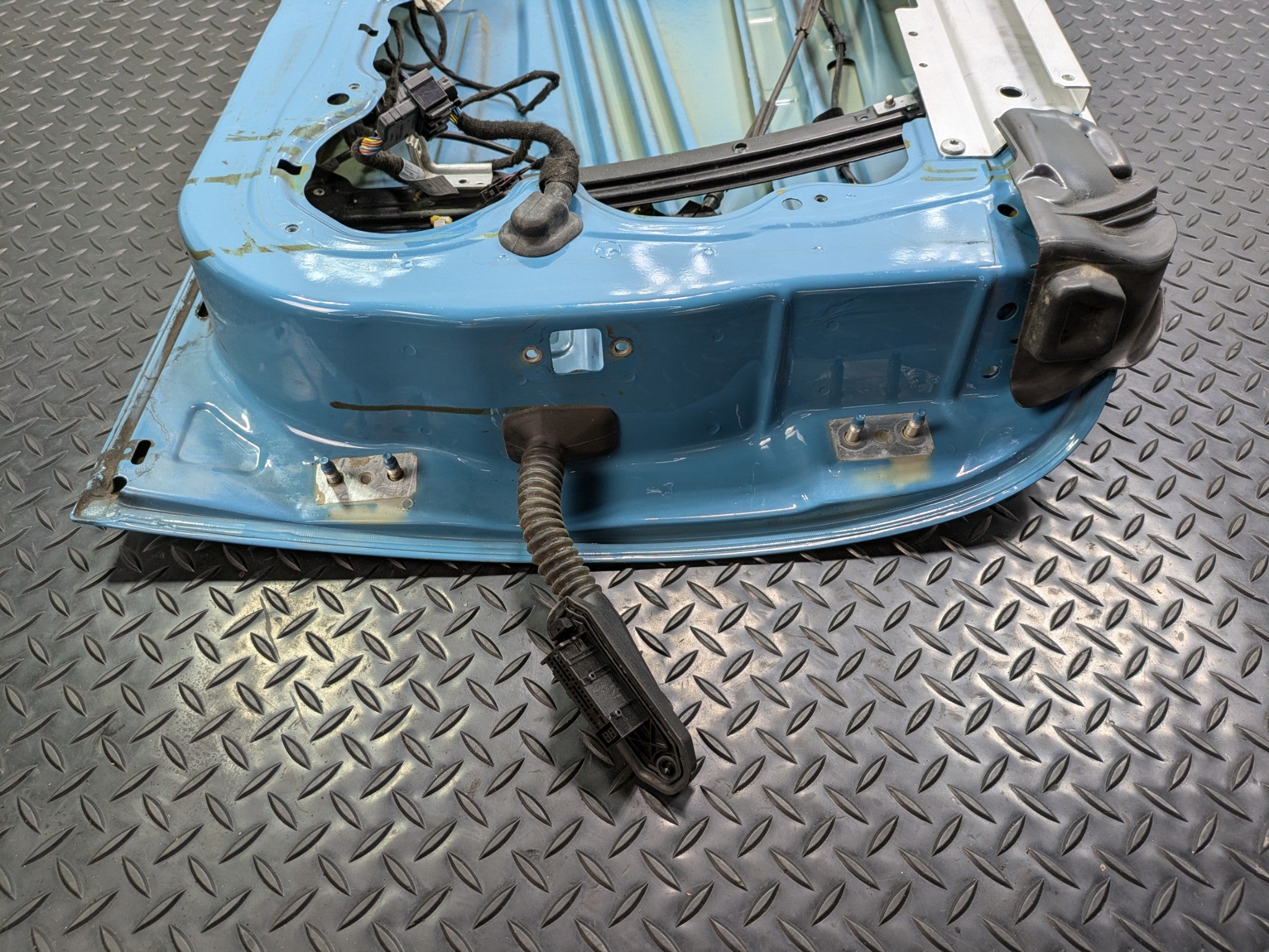 2006 - 2013 OEM MINI COOPER FRONT LEFT SIDE DOOR SHELL PANEL MODERATE BLUE