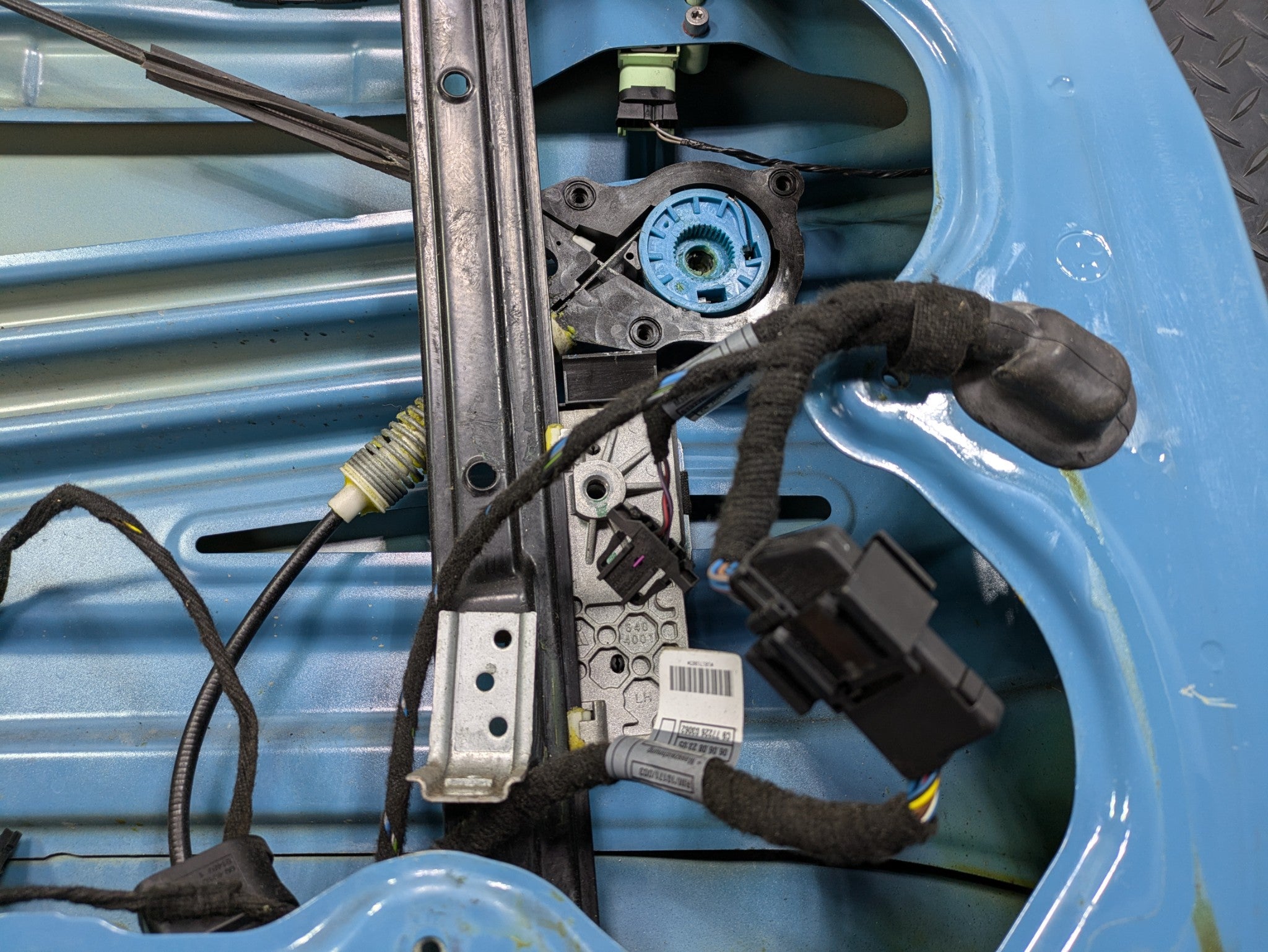 2006 - 2013 OEM MINI COOPER FRONT LEFT SIDE DOOR SHELL PANEL MODERATE BLUE