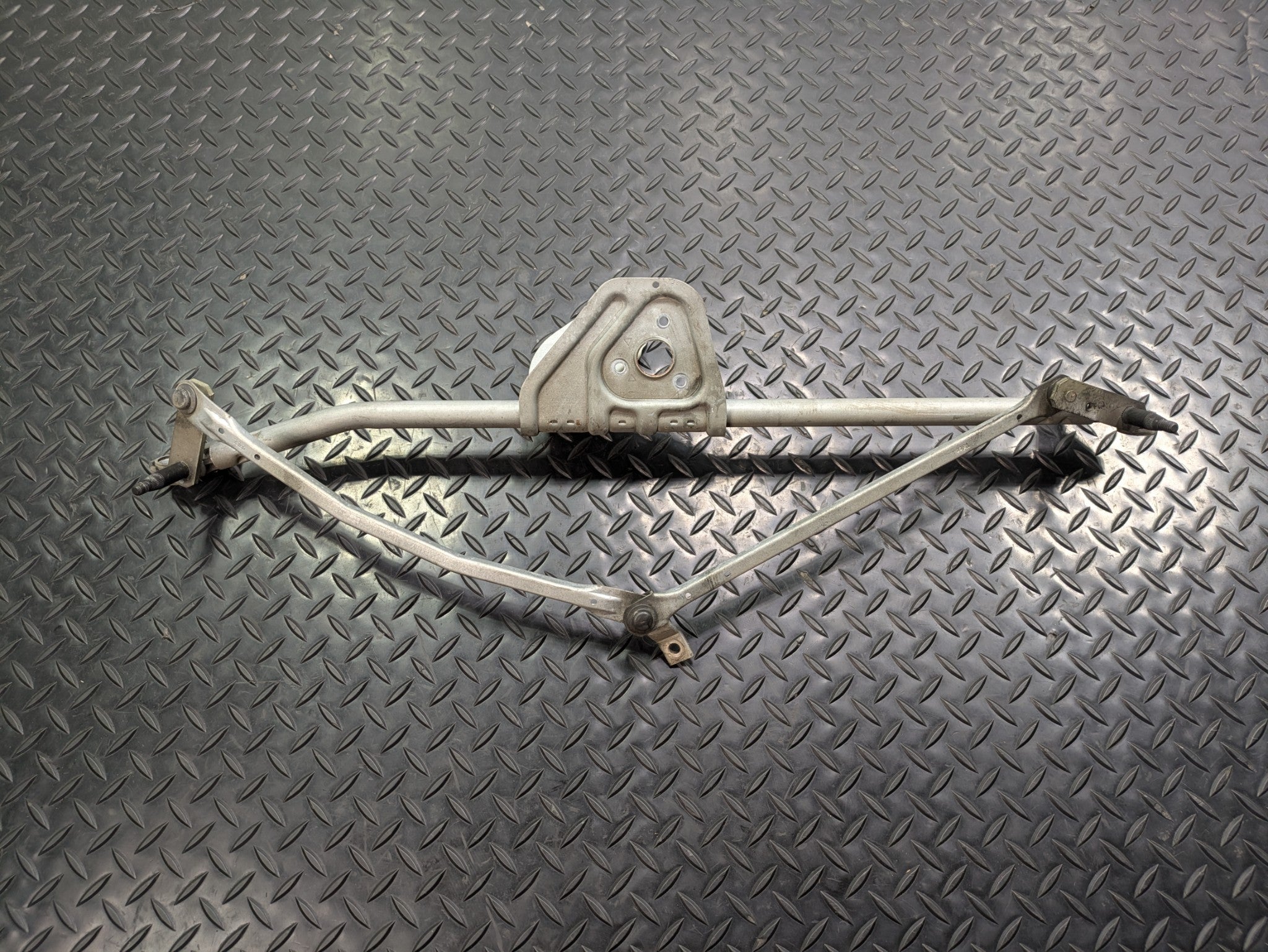 2006 - 2013 OEM MINI COOPER FRONT WINDSHIELD WIPER TRANSMISSION LINKAGE