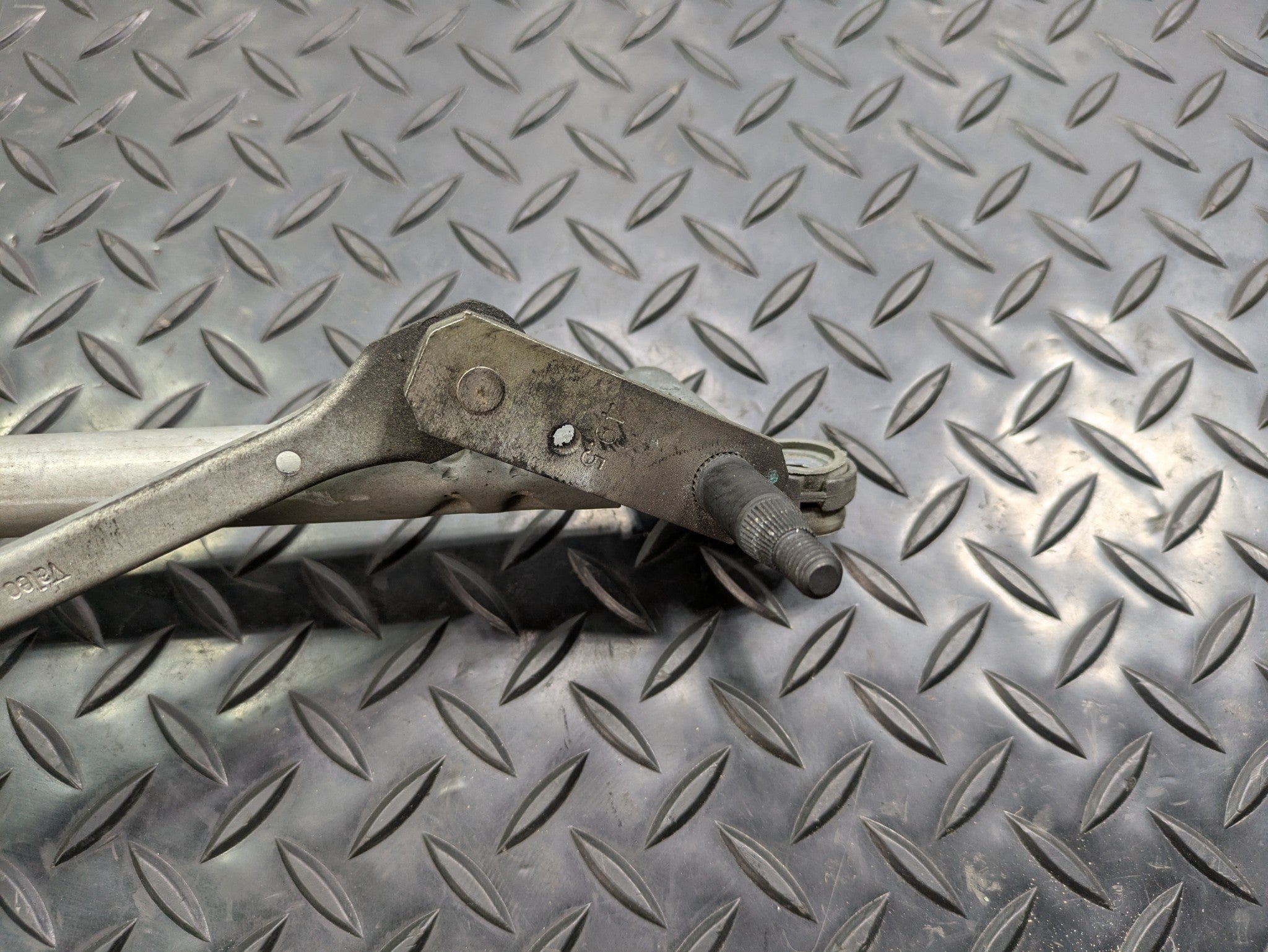 2006 - 2013 OEM MINI COOPER FRONT WINDSHIELD WIPER TRANSMISSION LINKAGE