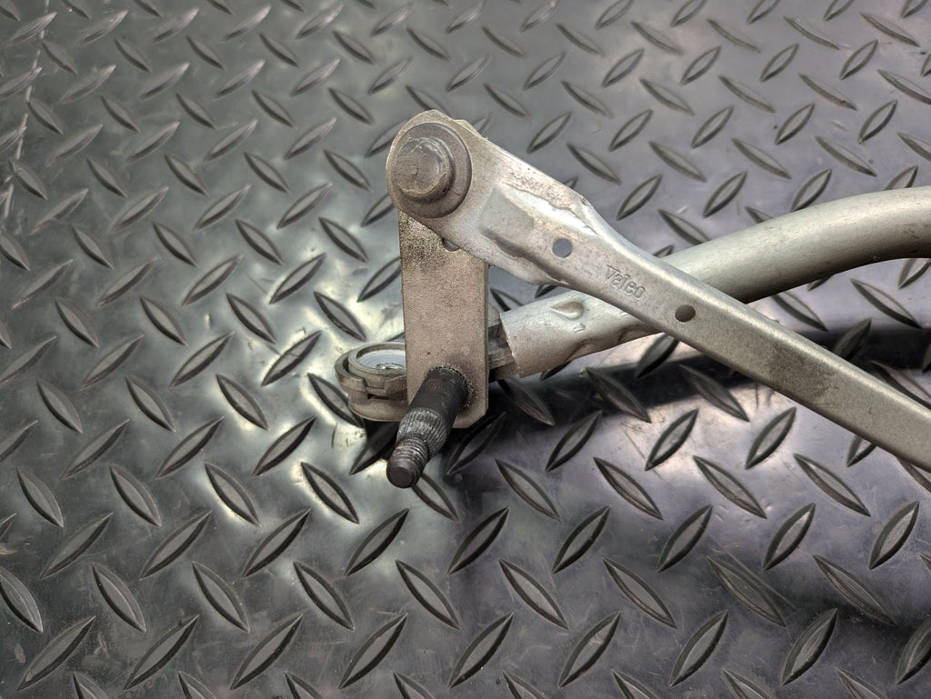 2006 - 2013 OEM MINI COOPER FRONT WINDSHIELD WIPER TRANSMISSION LINKAGE