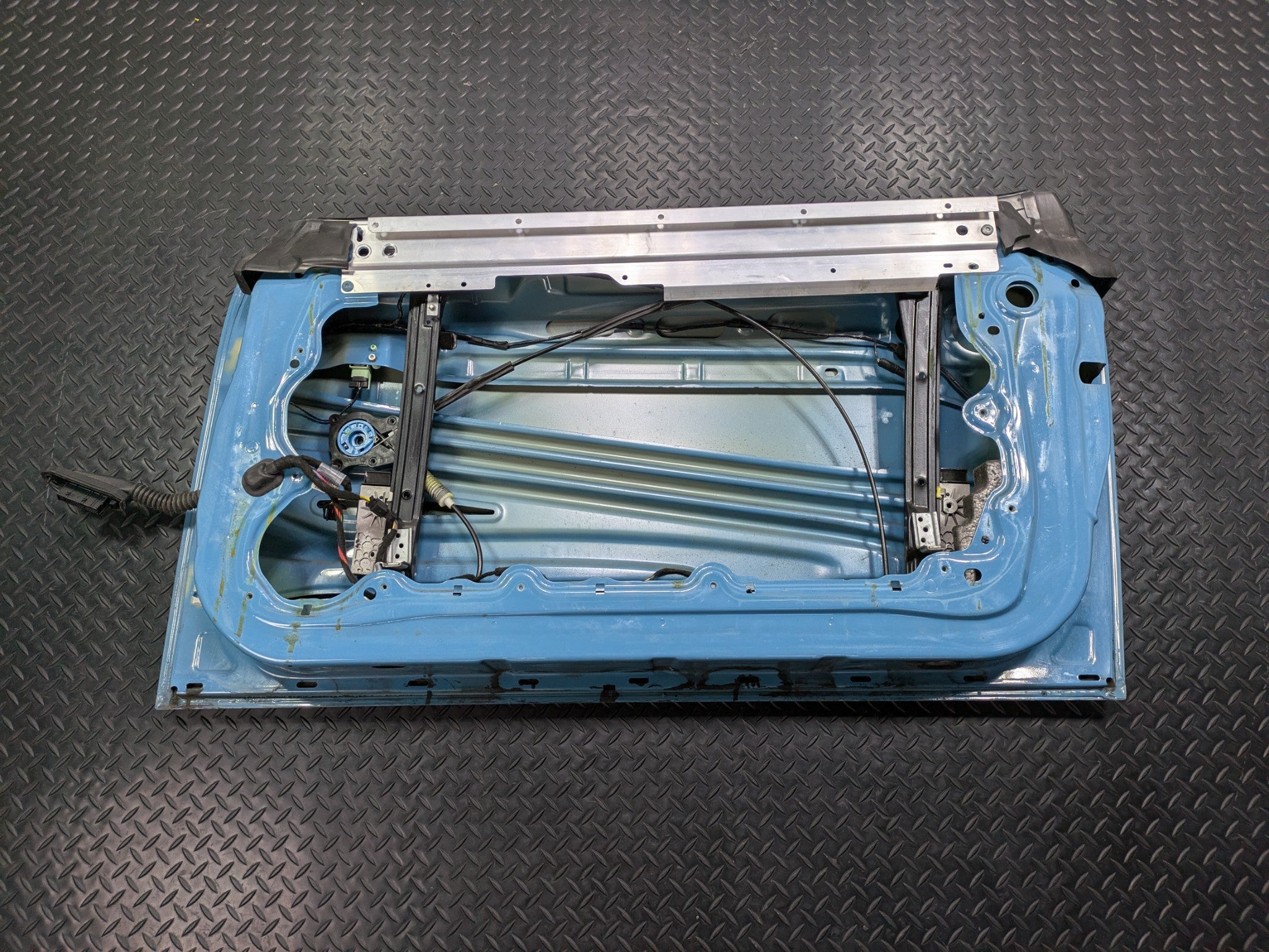 2006 - 2013 OEM MINI COOPER FRONT RIGHT SIDE DOOR SHELL PANEL MODERATE BLUE