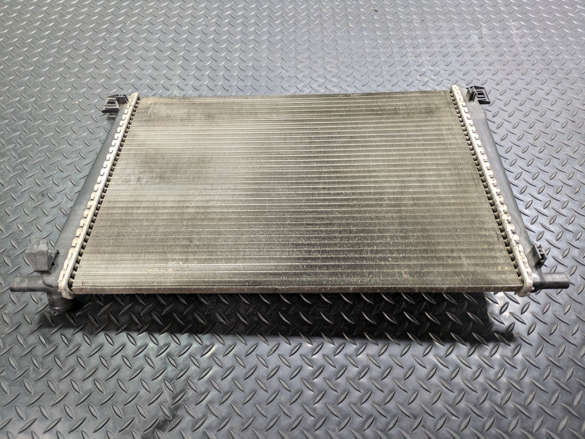 2006 - 2013 OEM MINI COOPER FRONT ENGINE MOTOR COOLING RADIATOR COMPONENT