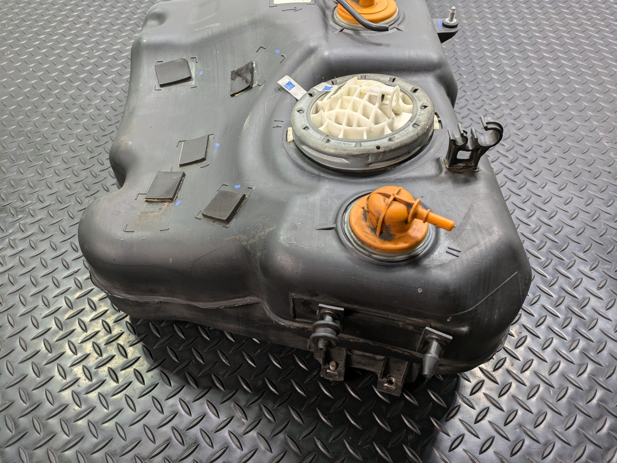 2006 - 2013 OEM MINI COOPER FUEL GAS TANK ASSEMBLY 10.6 GALLON