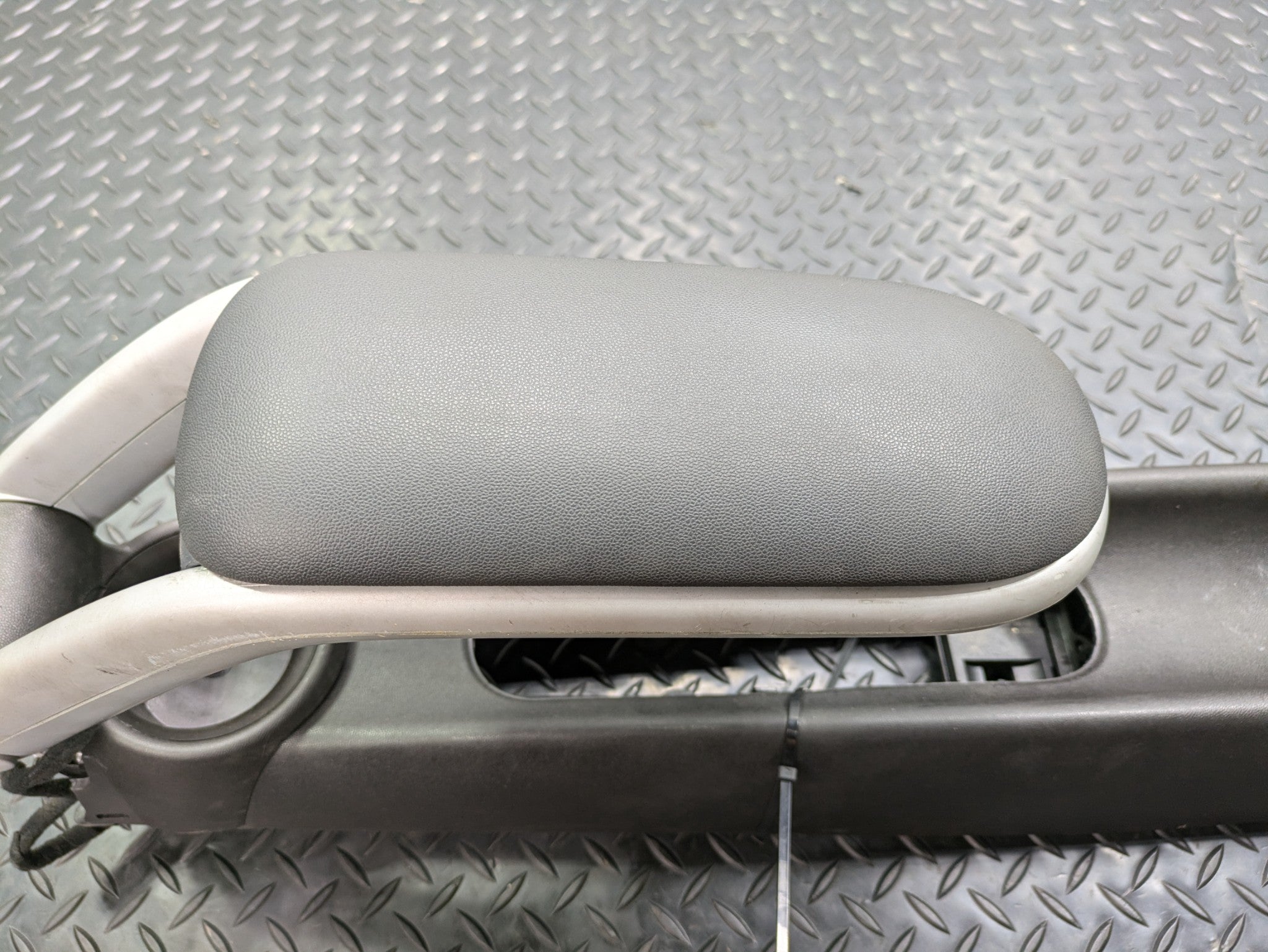 2006 - 2013 OEM MINI COOPER CENTER CONSOLE ARMREST WITH CUP HOLDER TRIM PANEL