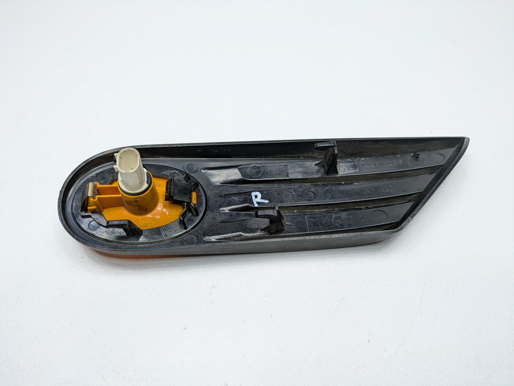 2006 - 2013 OEM MINI COOPER FRONT RIGHT PASSENGER SIDE TURN SIGNAL MARKER LIGHT