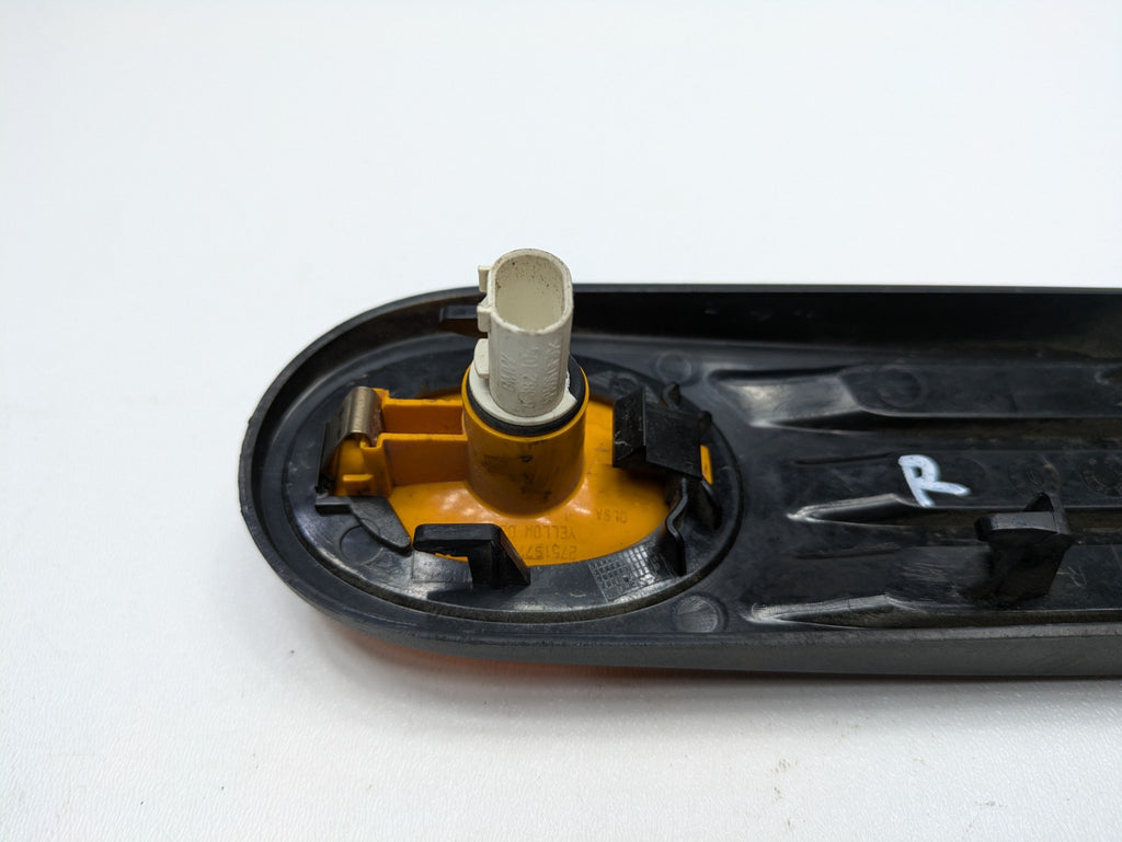 2006 - 2013 OEM MINI COOPER FRONT RIGHT PASSENGER SIDE TURN SIGNAL MARKER LIGHT
