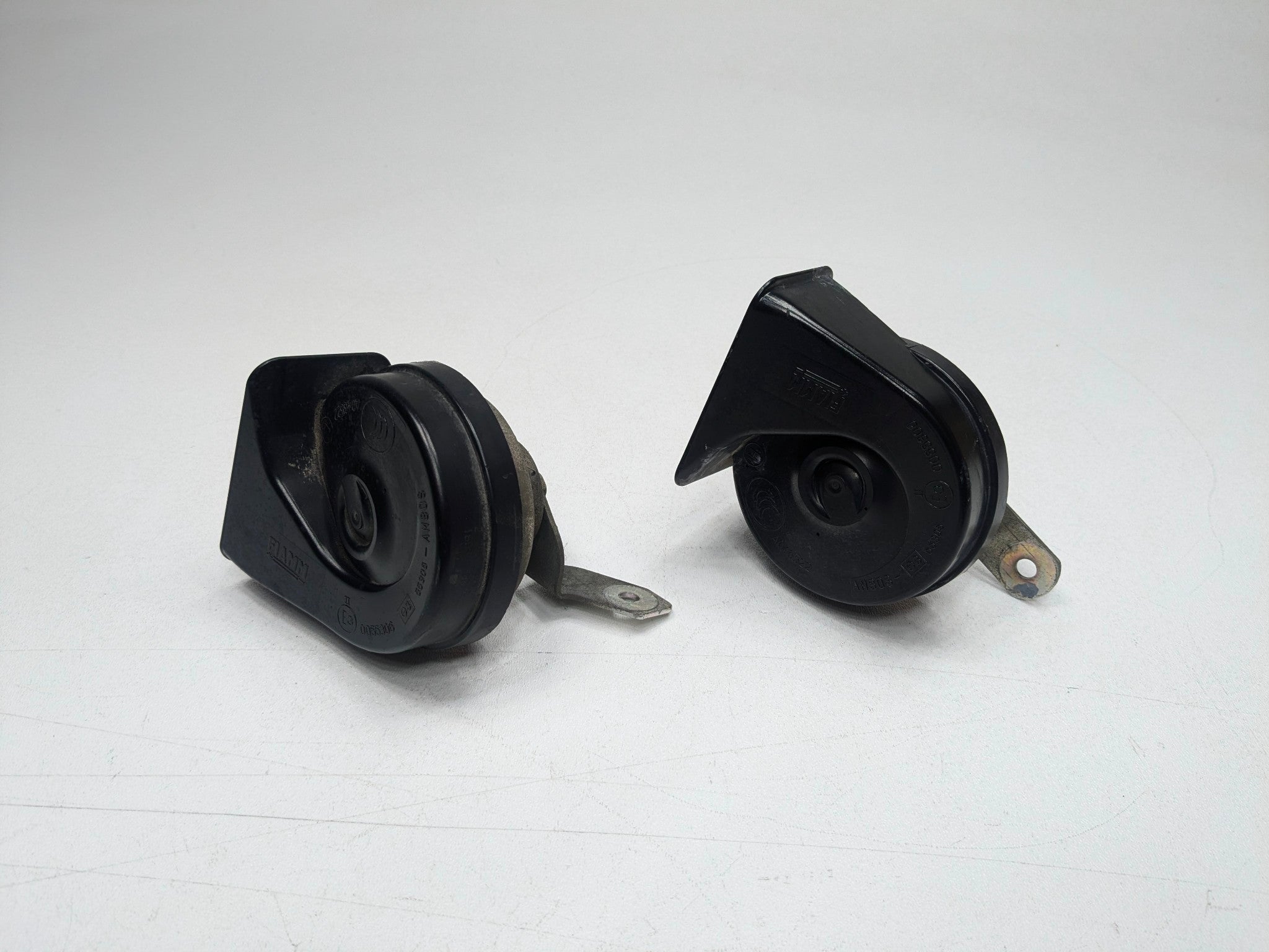 06 - 13 OEM MINI COOPER LEFT AND RIGHT SIDE HIGH-LOW NOTE TONE SAFETY HORN SET